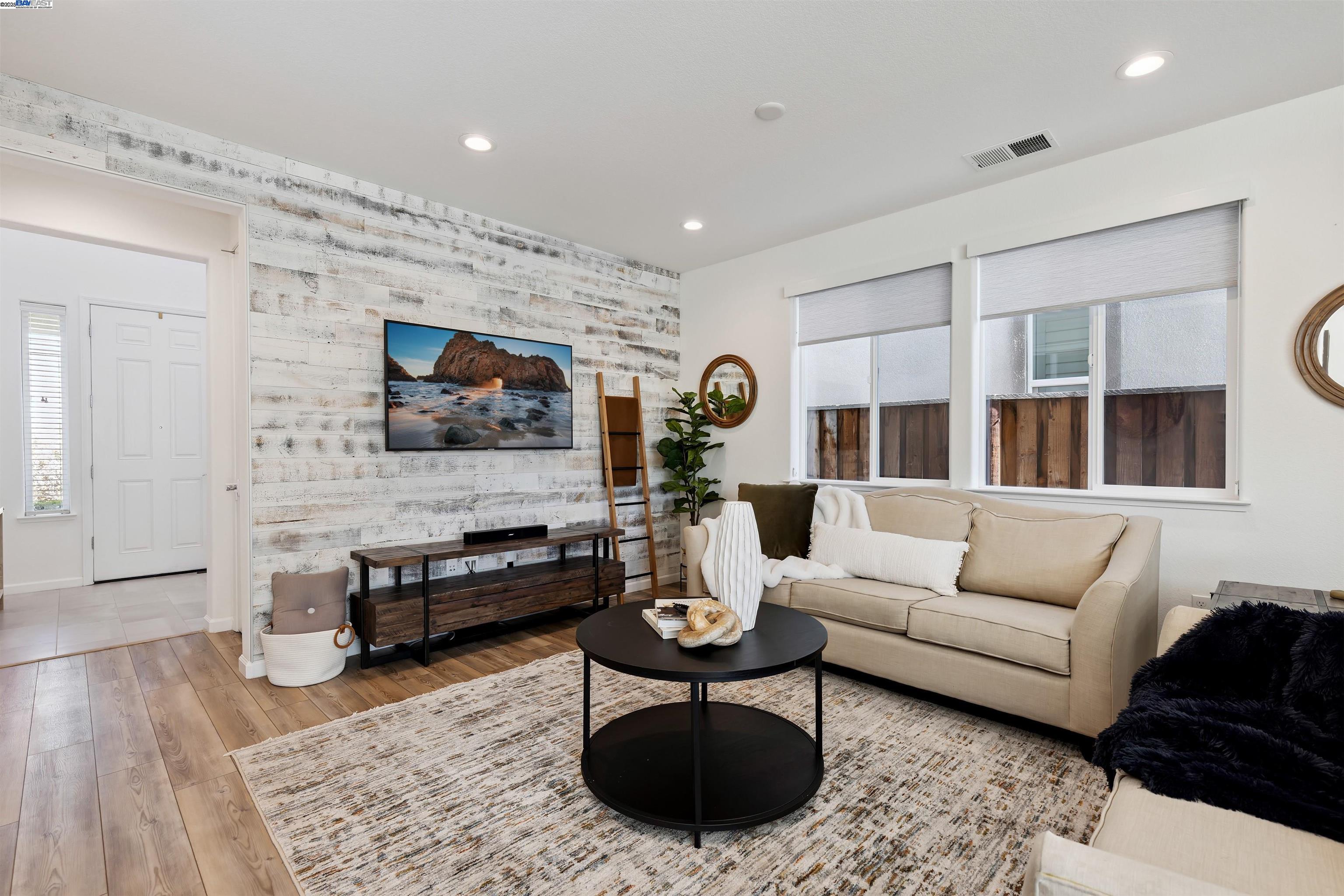 2209 Shiraz Cmn