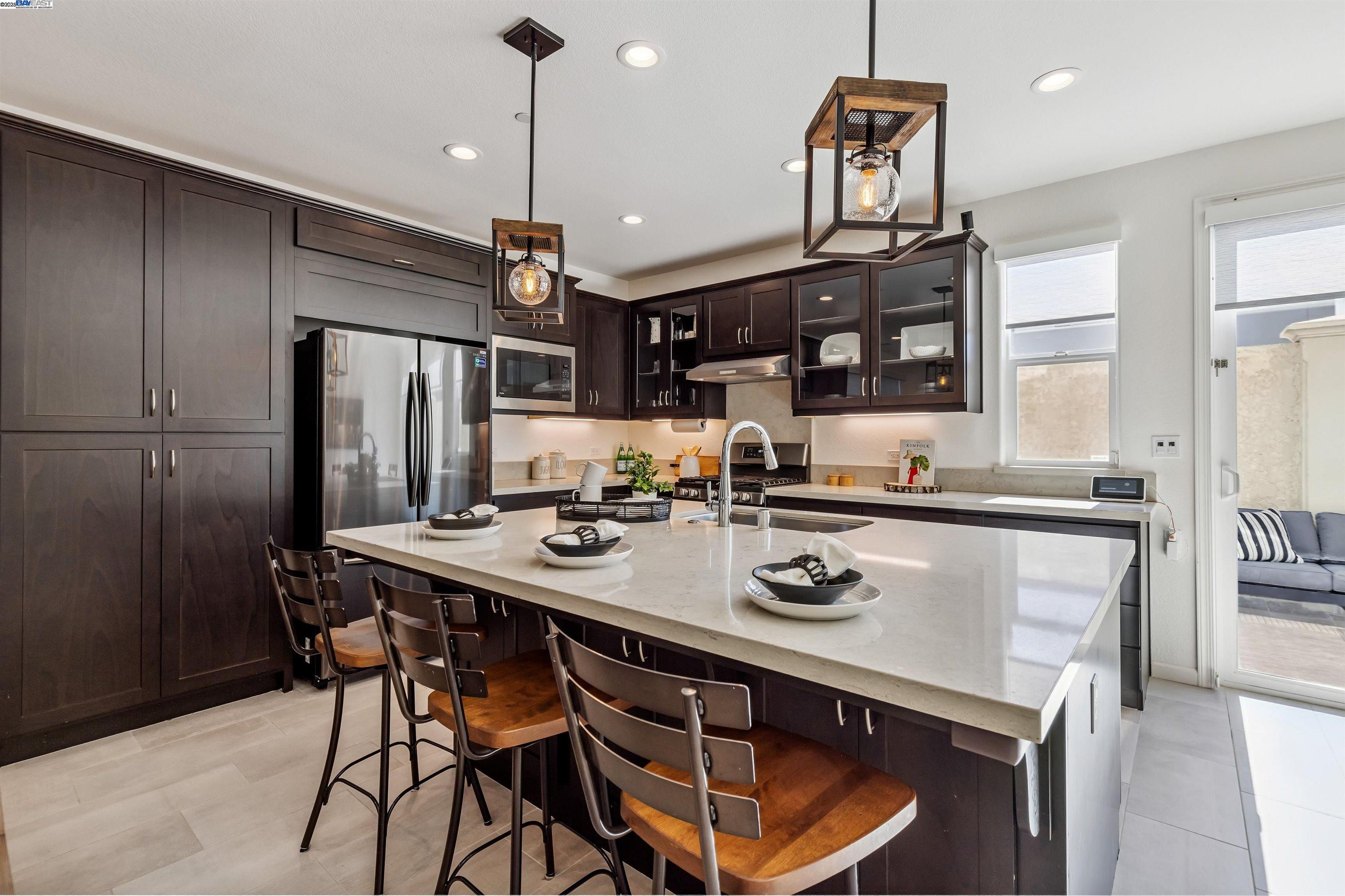 2209 Shiraz Cmn