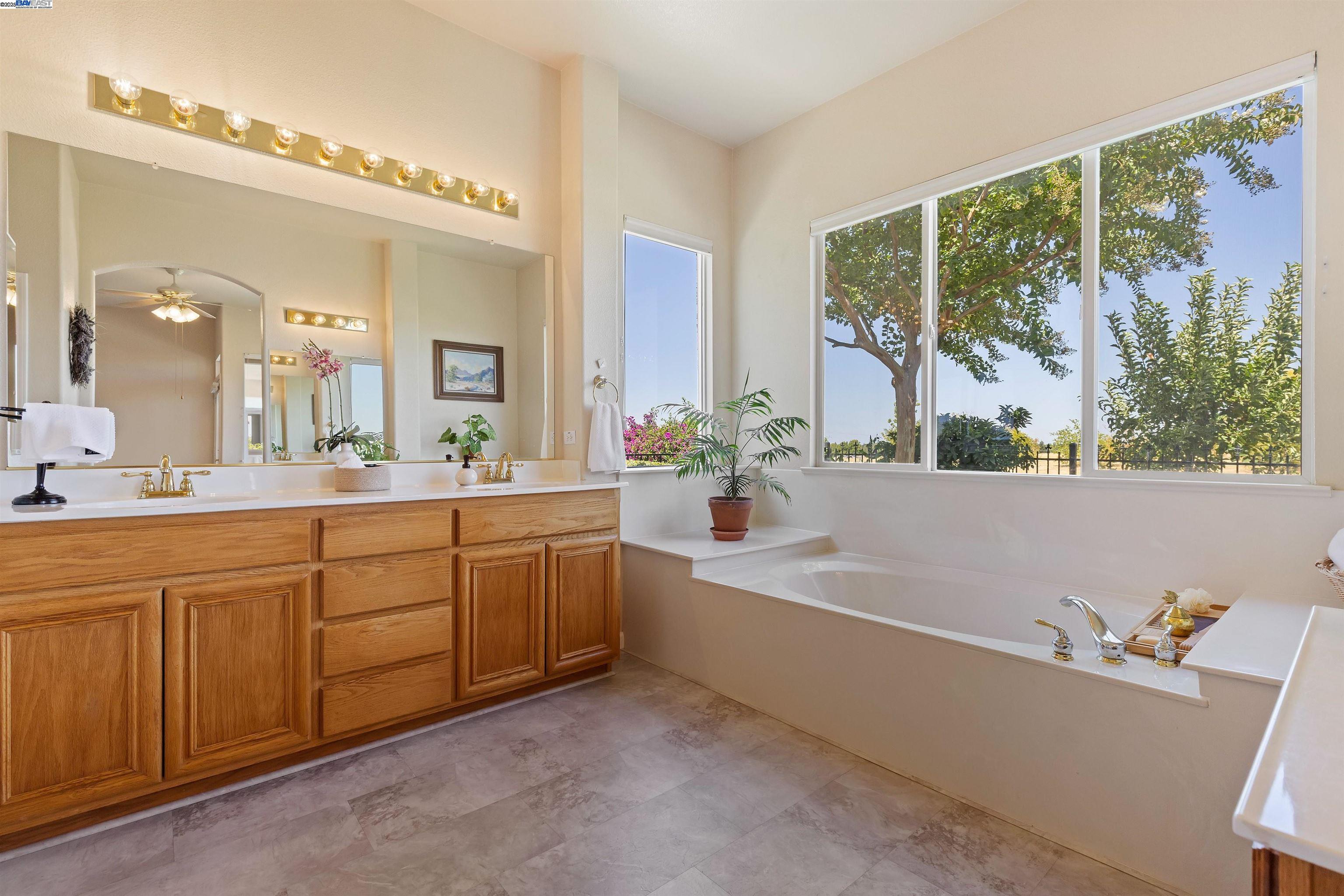1505 Bismarck Ln