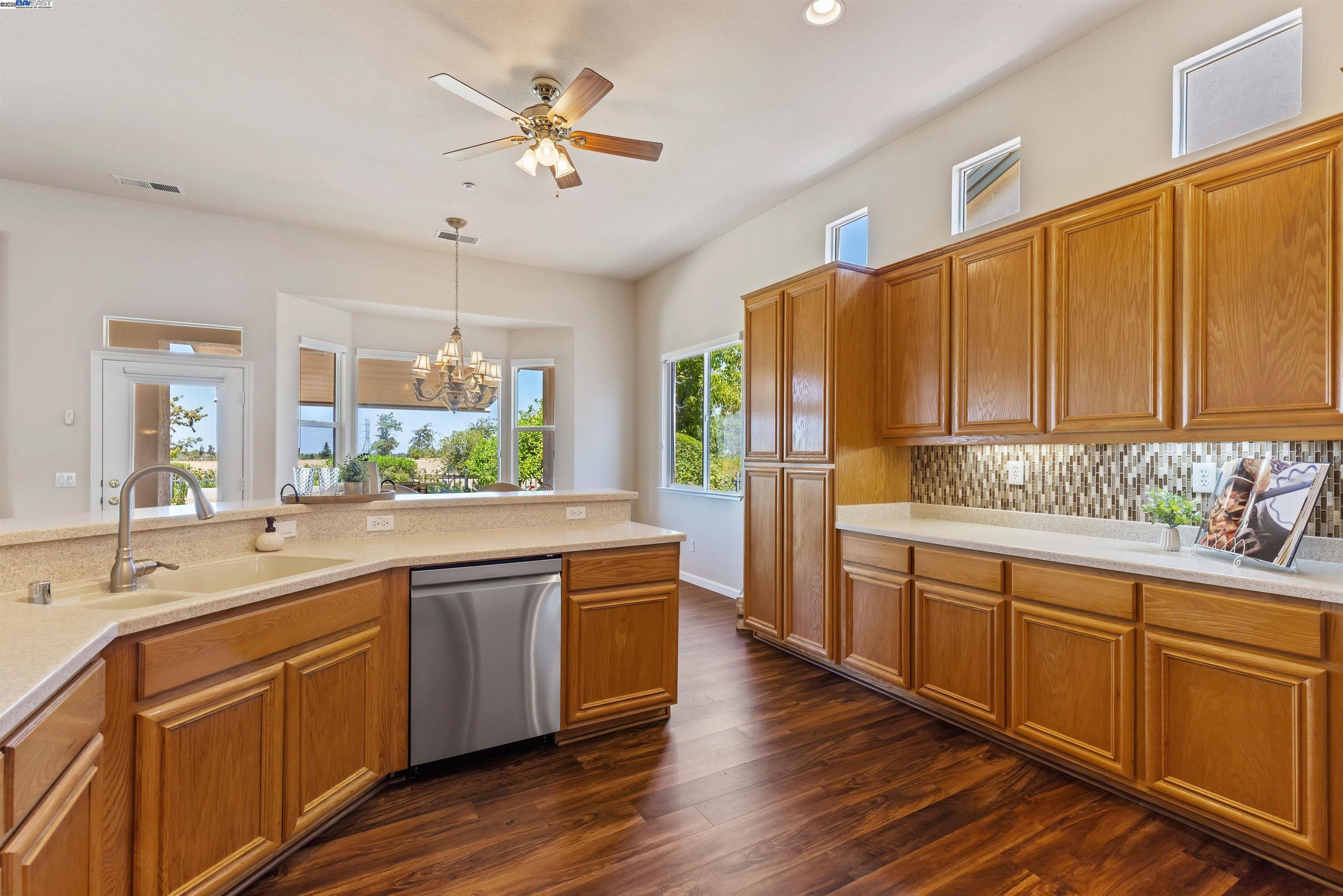1505 Bismarck Ln