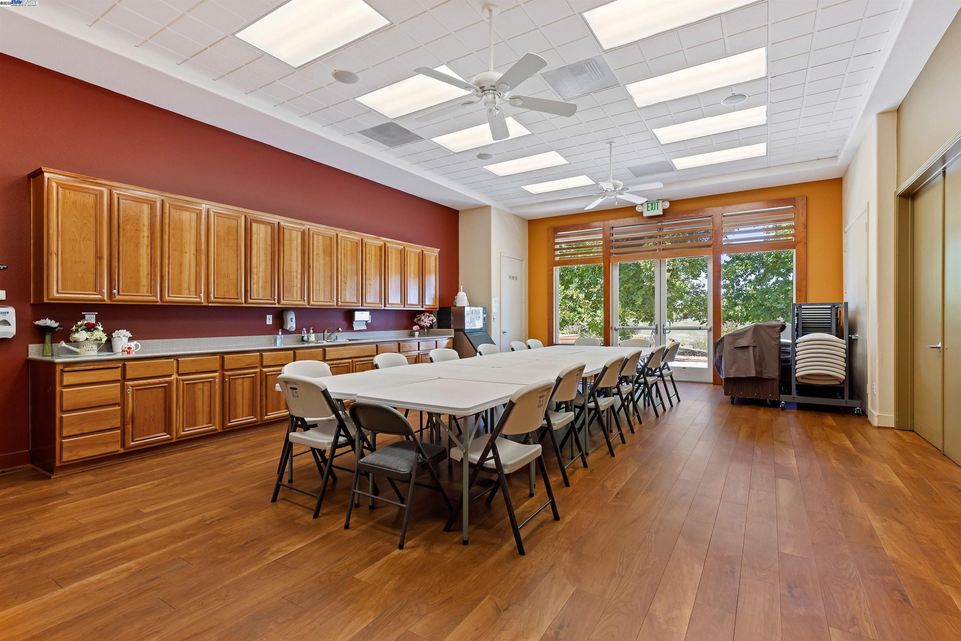 1505 Bismarck Ln