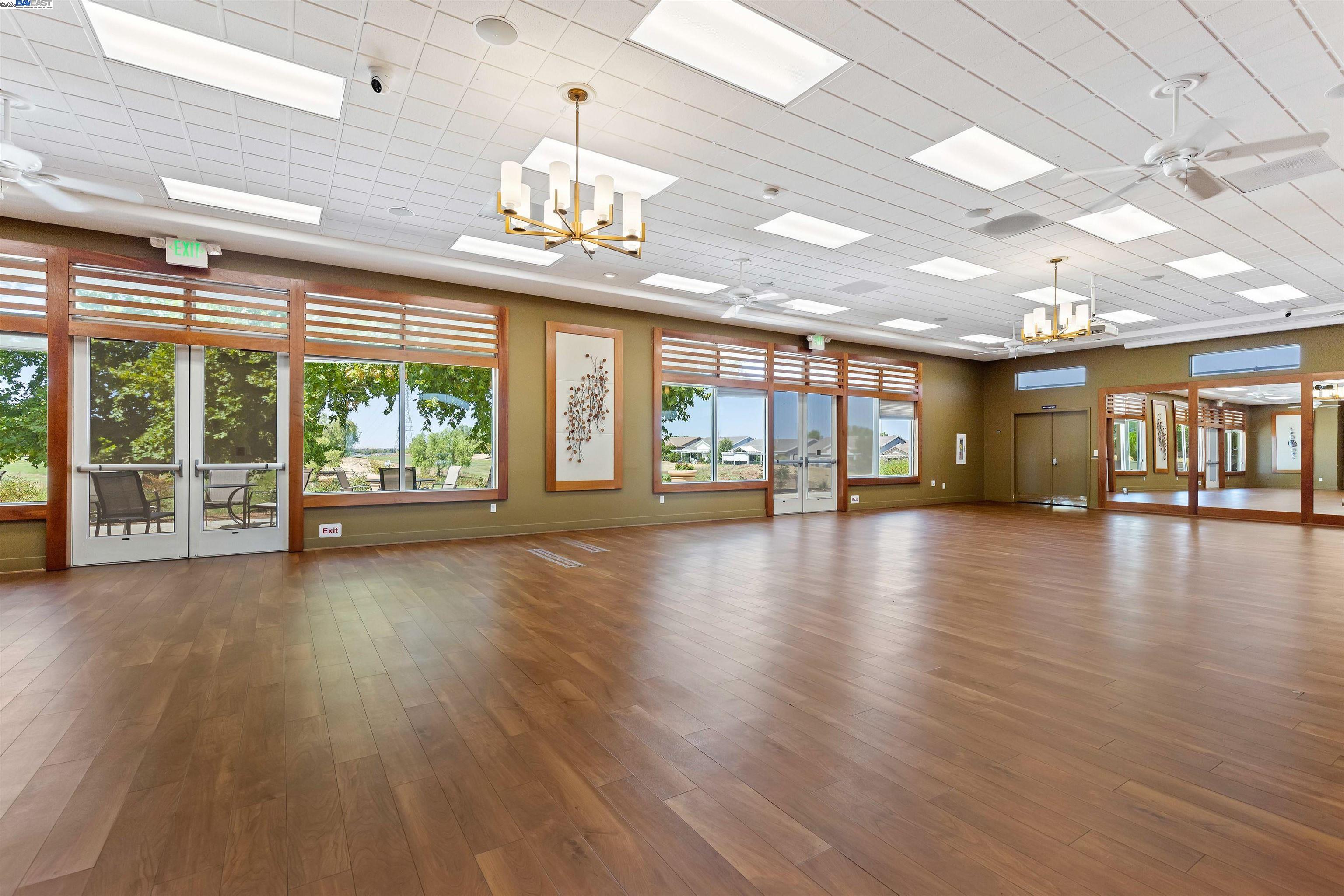1505 Bismarck Ln