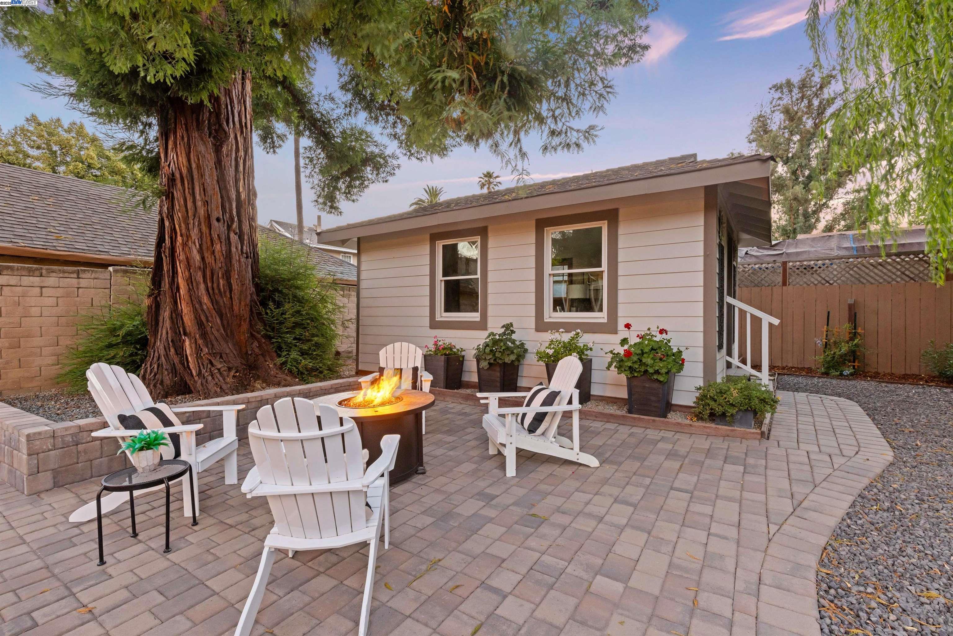 4463 Pleasanton Ave