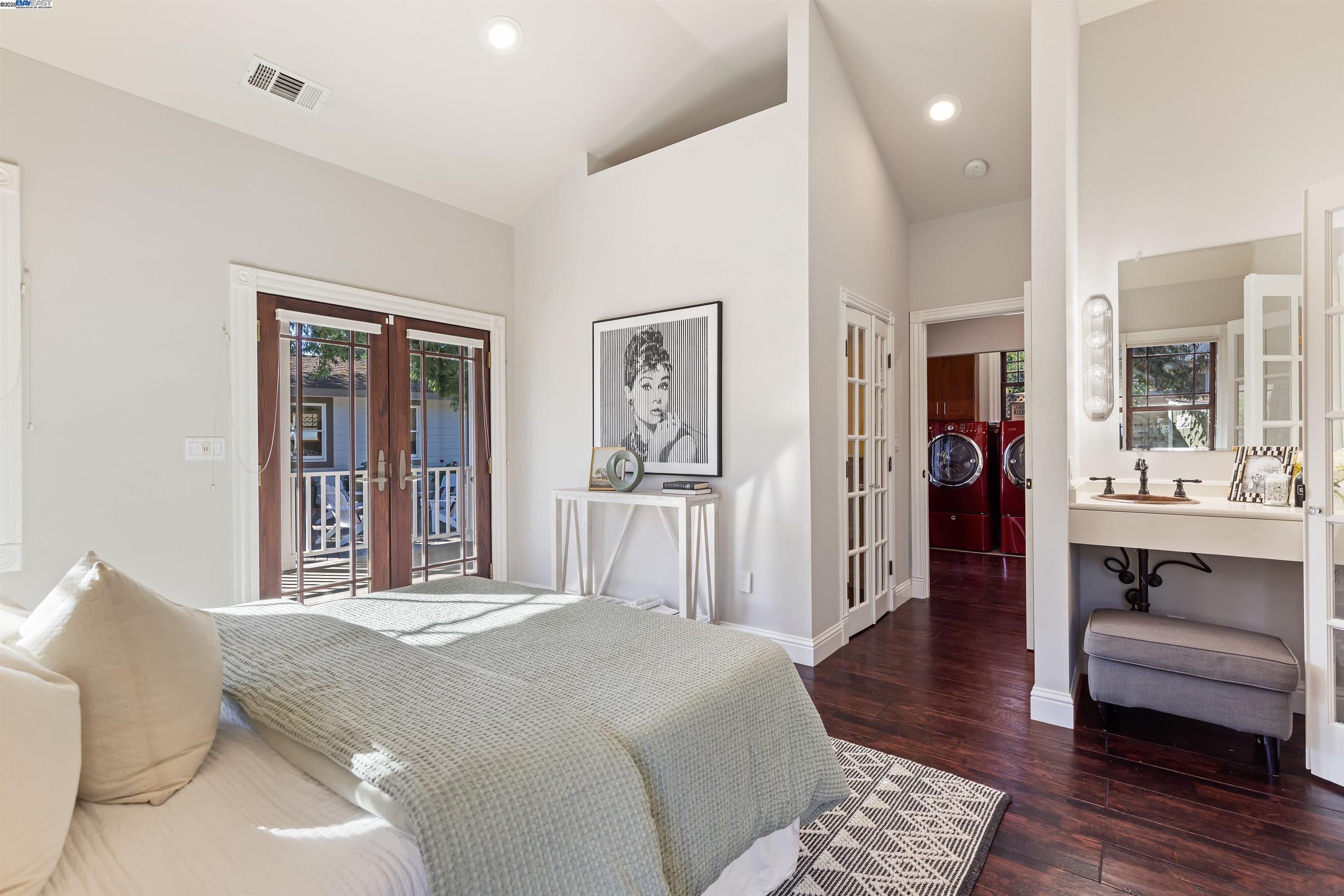 4463 Pleasanton Ave