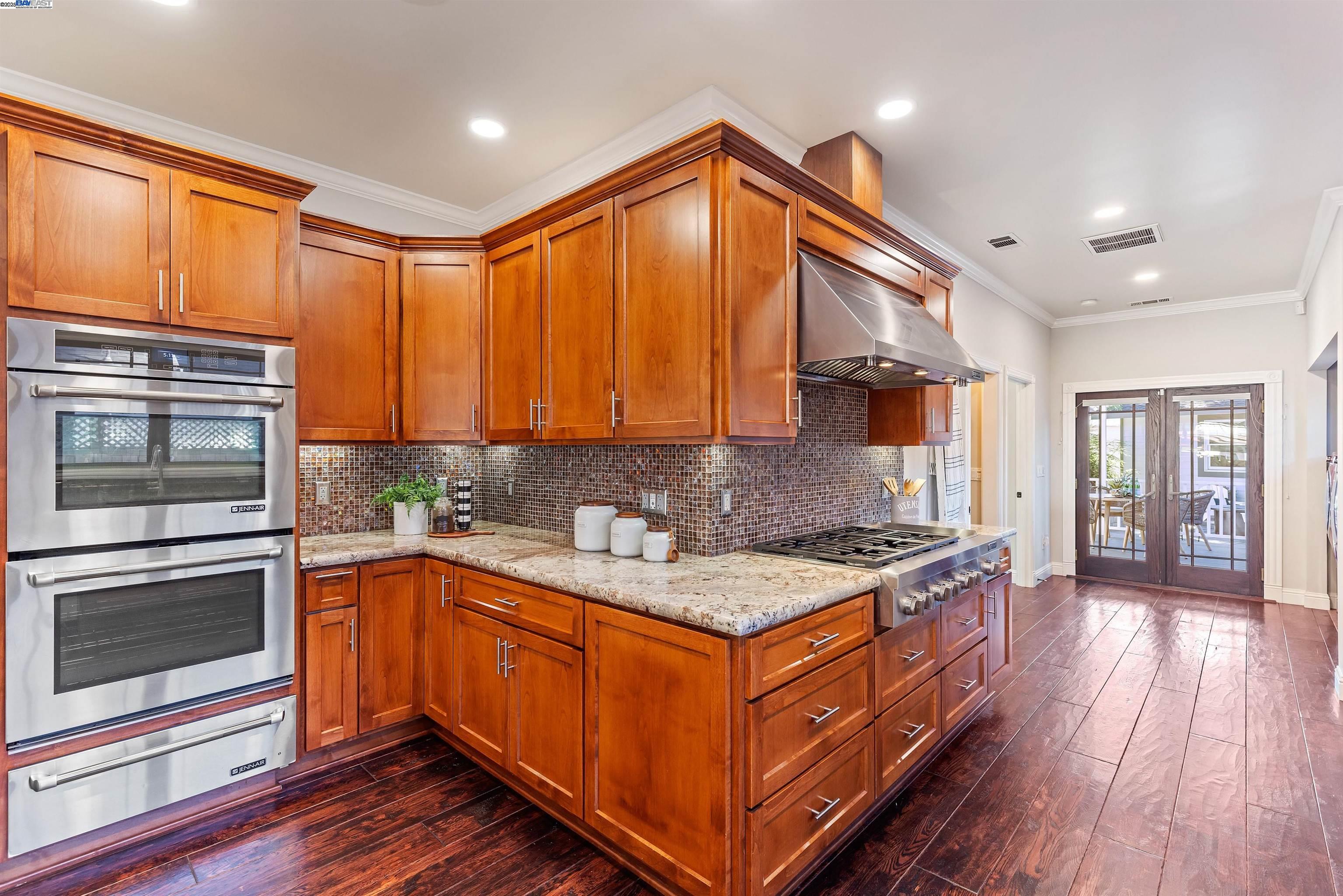 4463 Pleasanton Ave