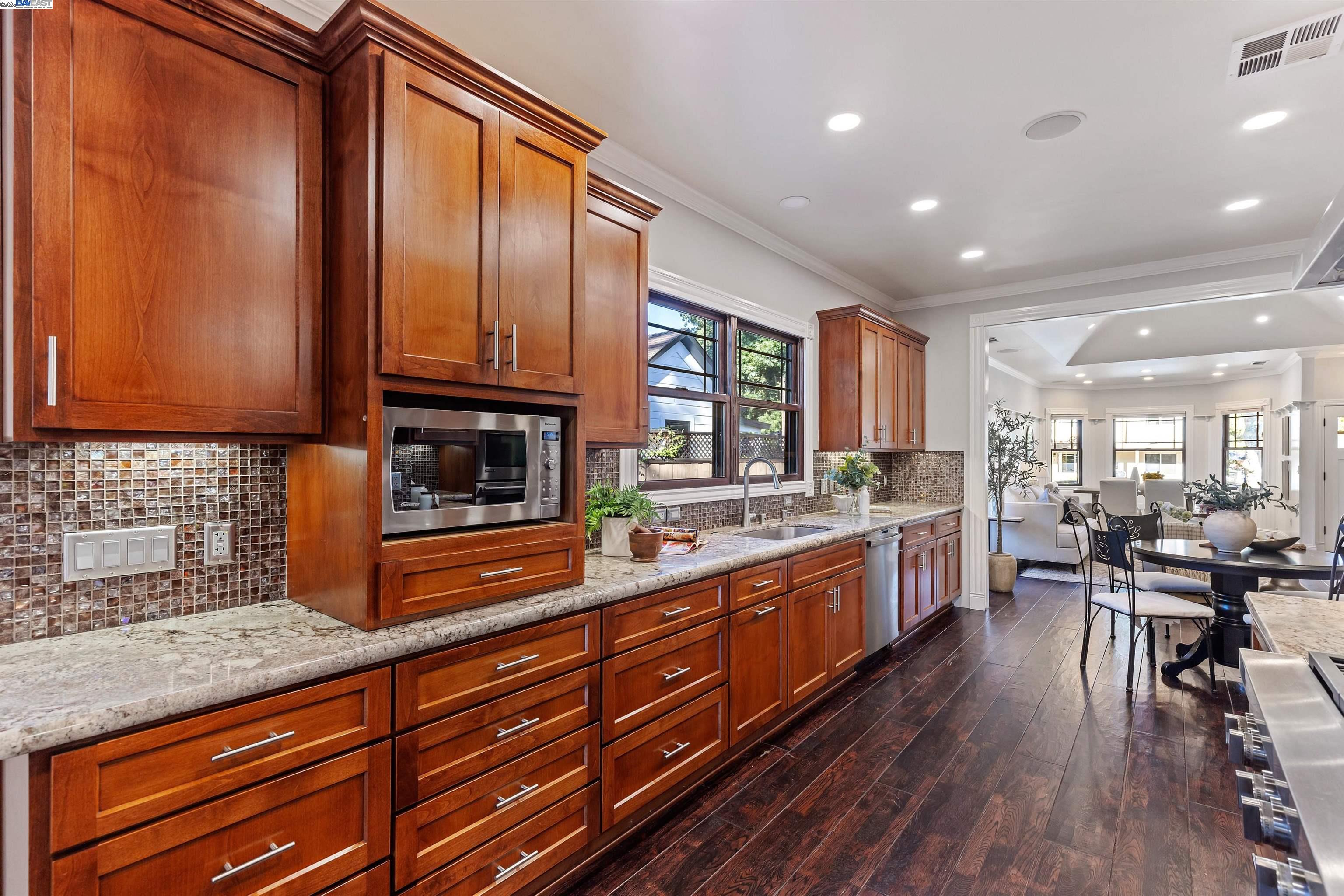 4463 Pleasanton Ave