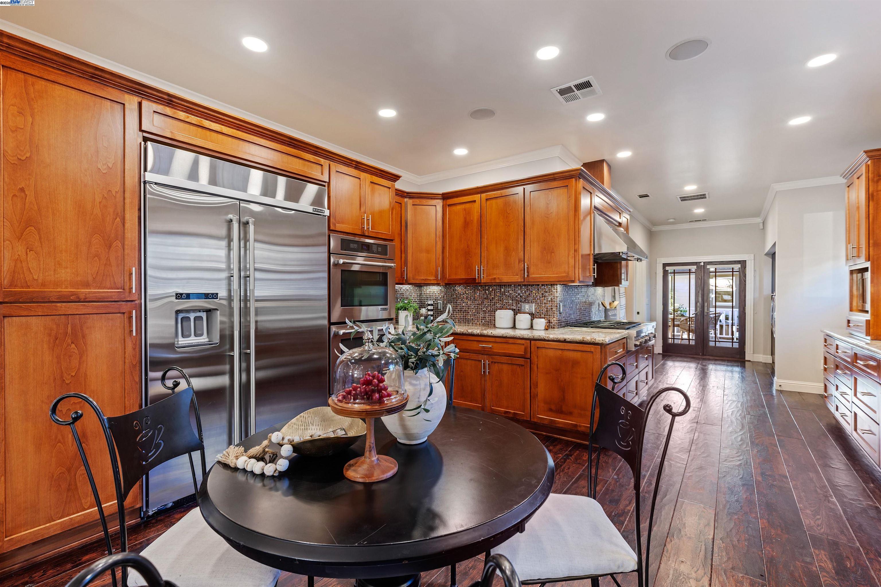 4463 Pleasanton Ave