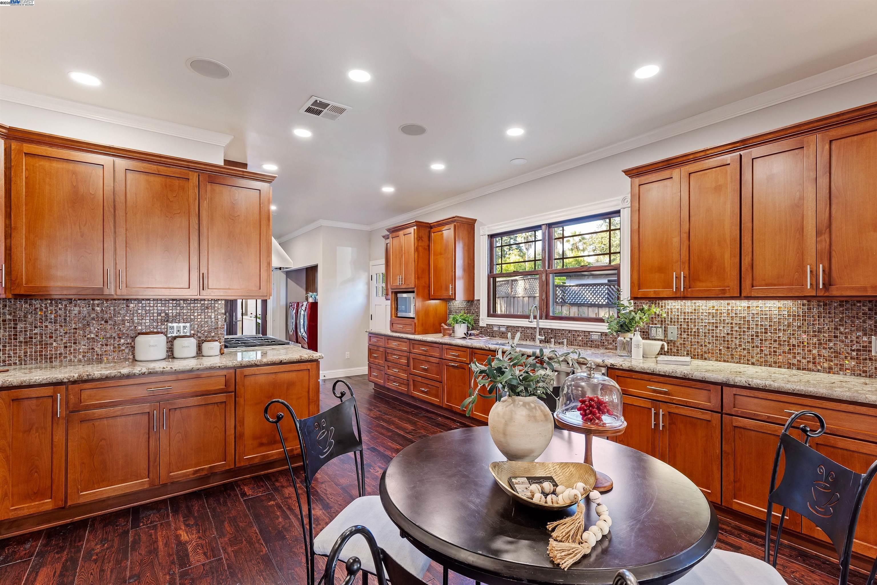 4463 Pleasanton Ave