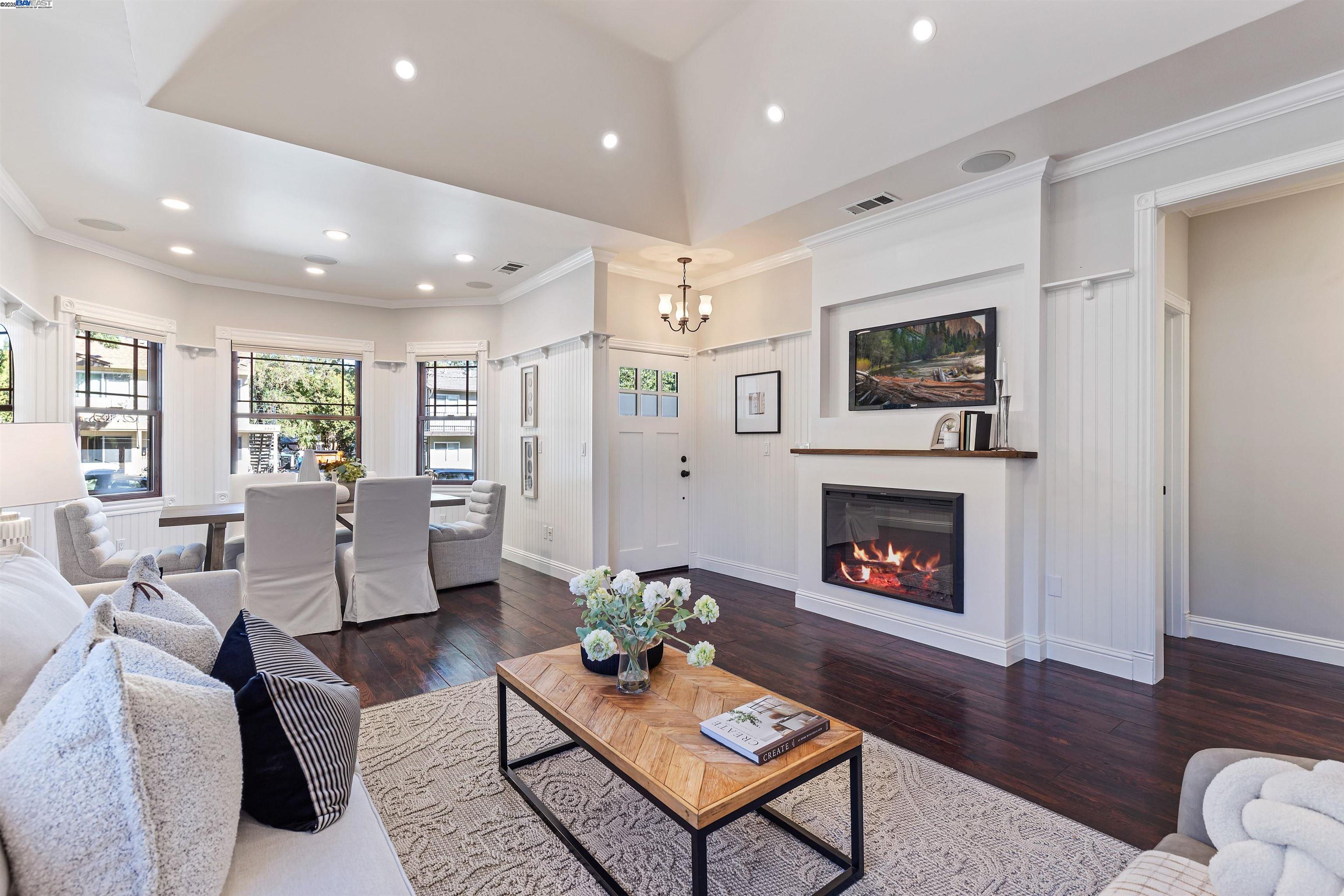 4463 Pleasanton Ave