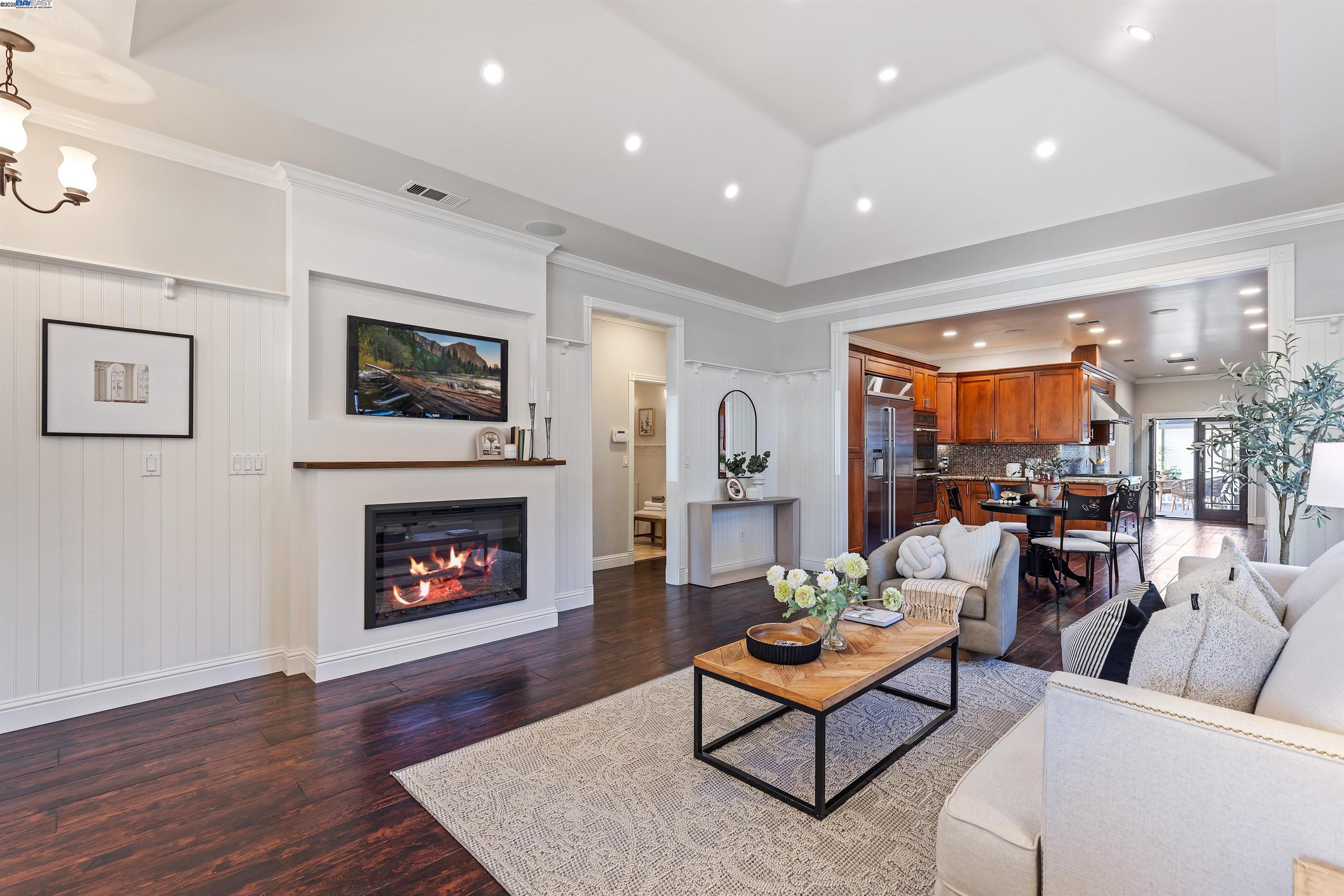 4463 Pleasanton Ave