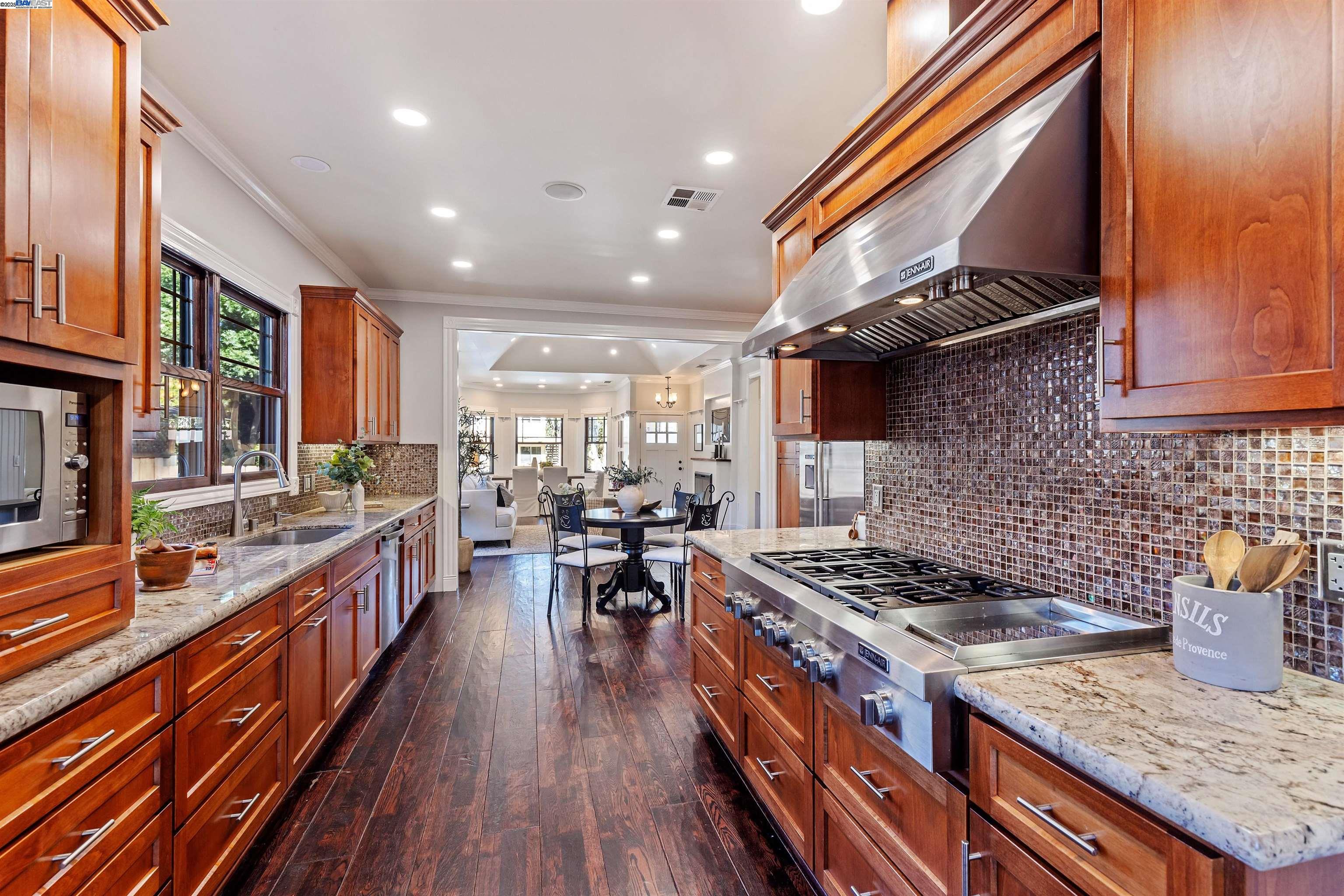 4463 Pleasanton Ave