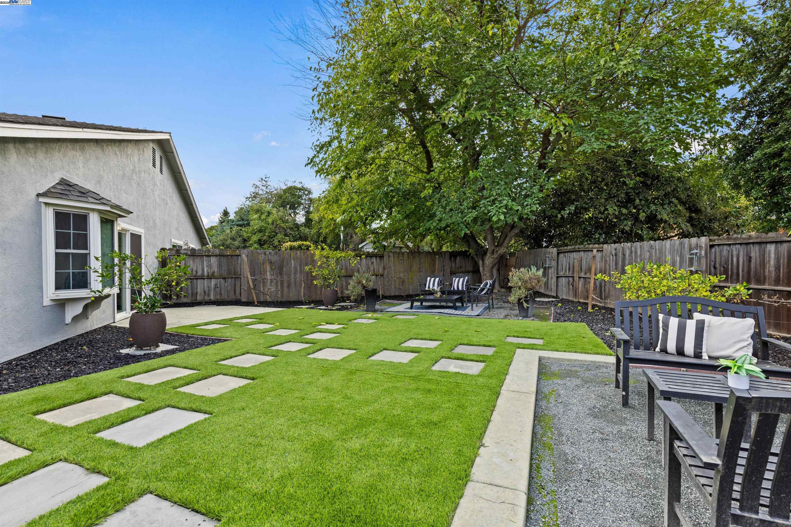 5285 Felicia Ave