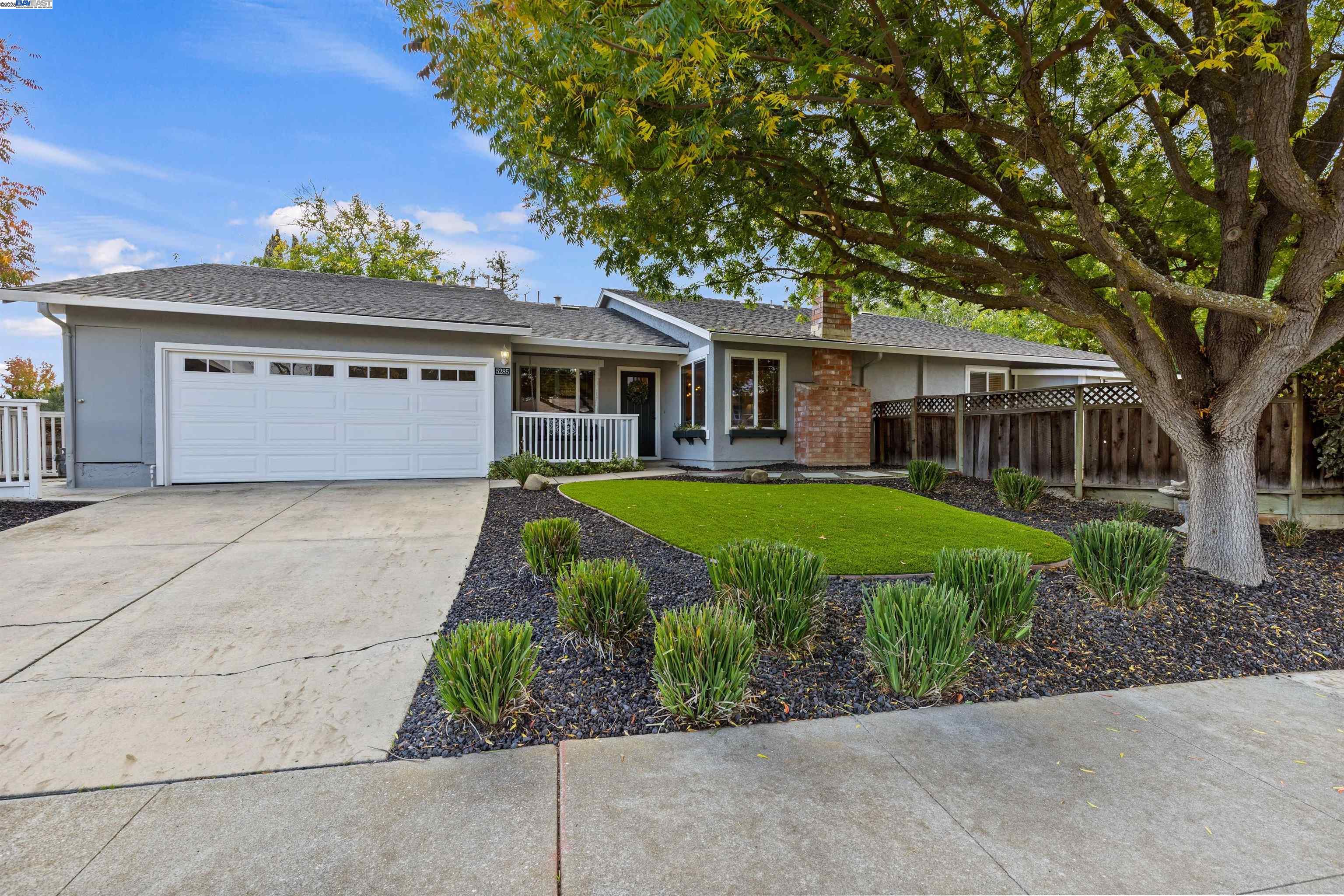 5285 Felicia Ave