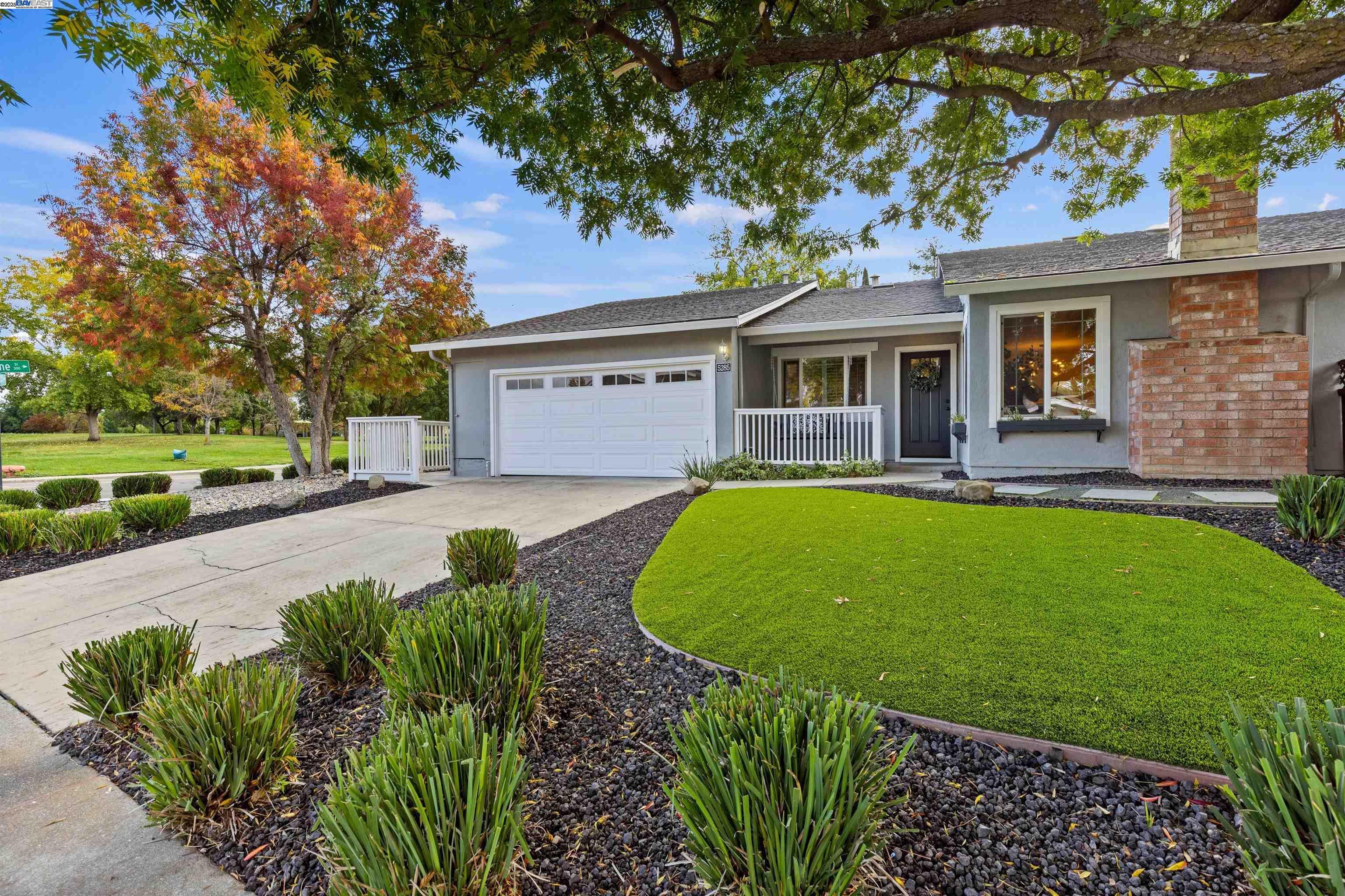 5285 Felicia Ave