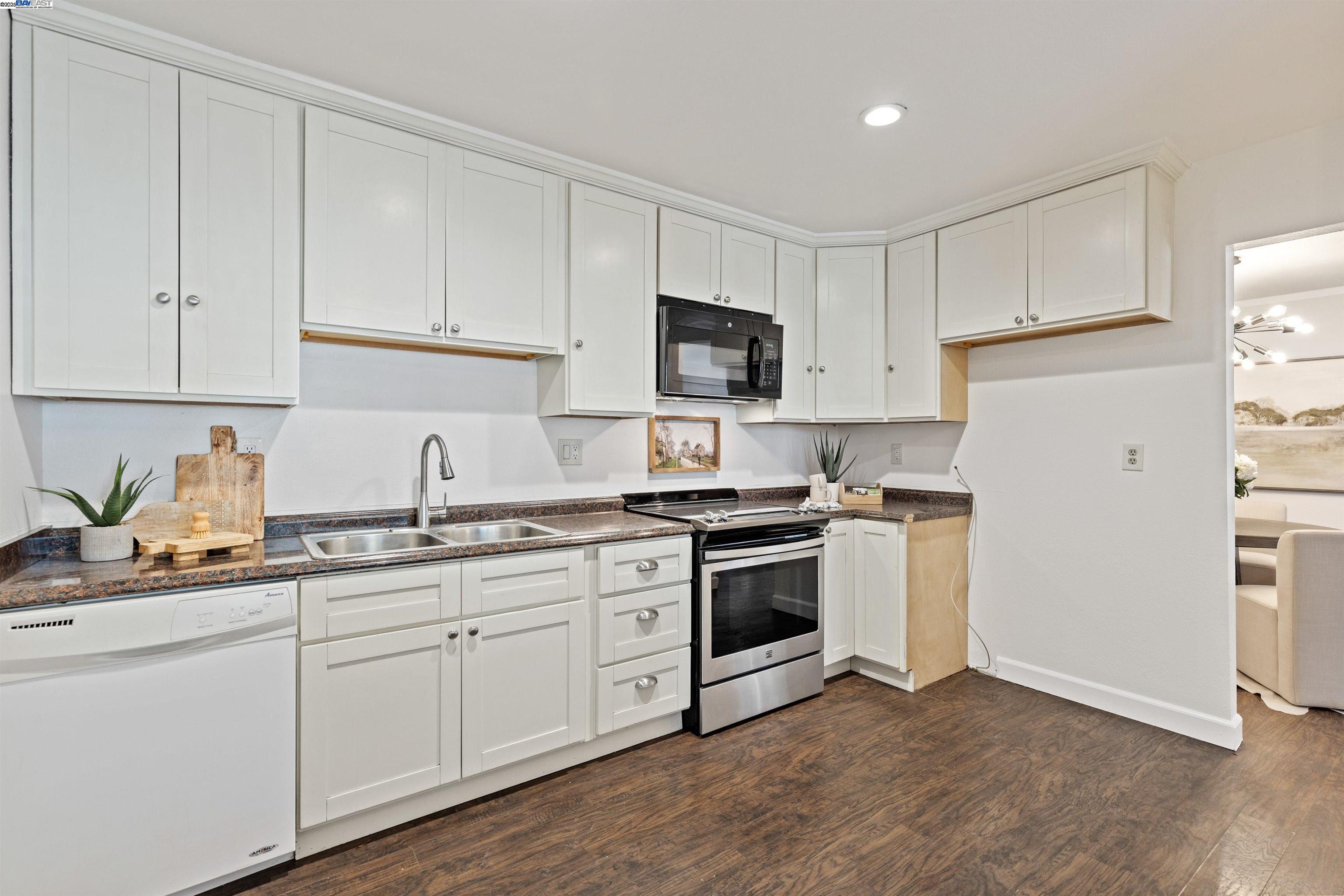 5285 Felicia Ave