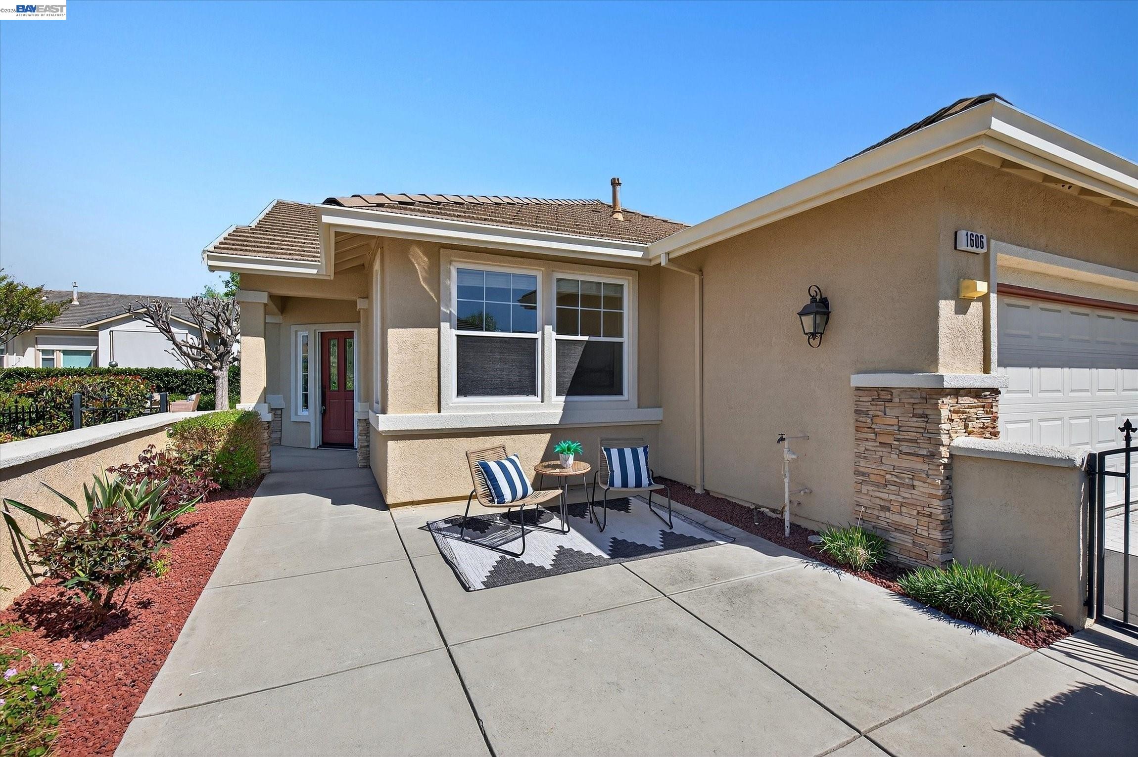 1606 Regent Dr