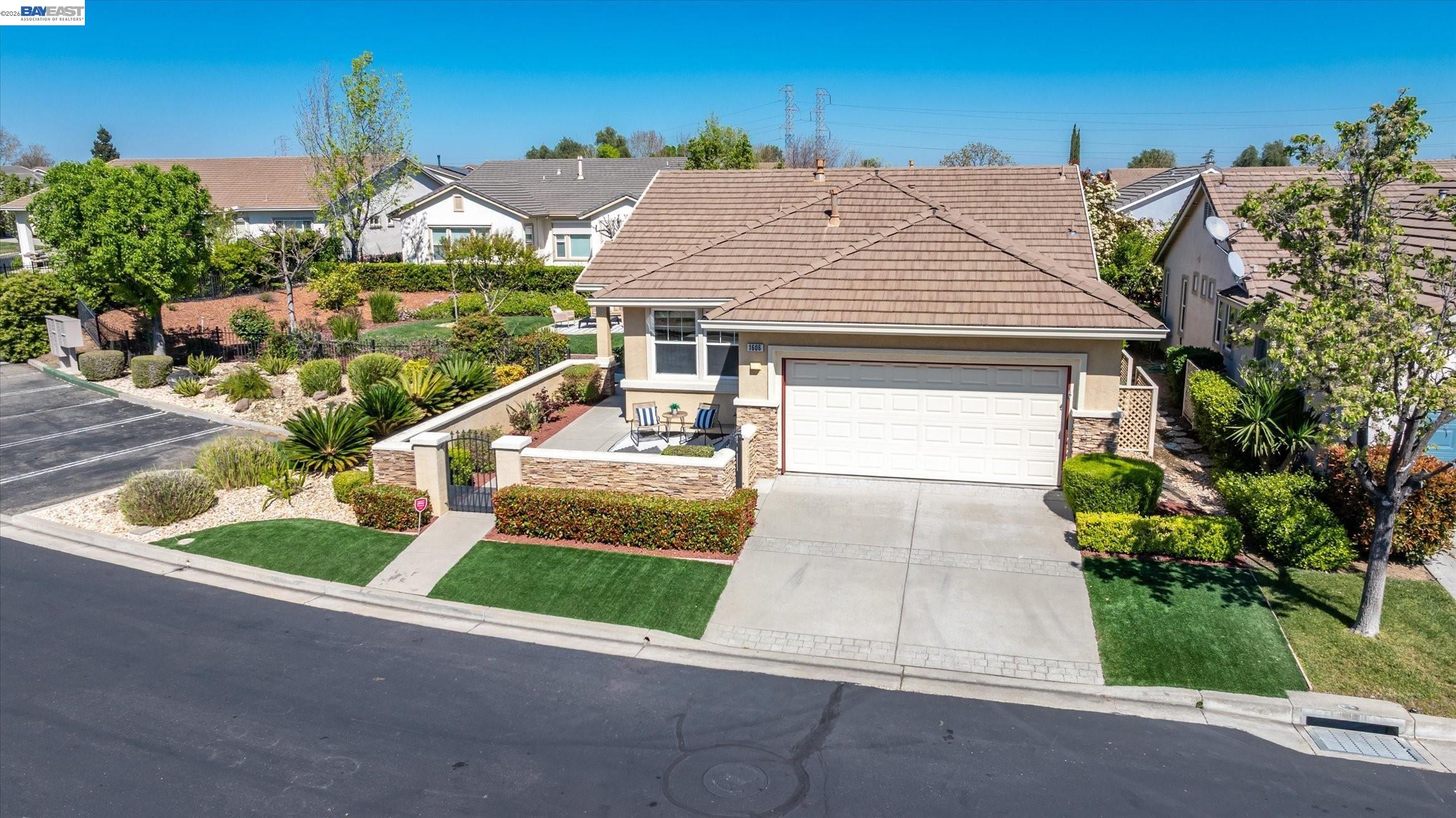 1606 Regent Dr