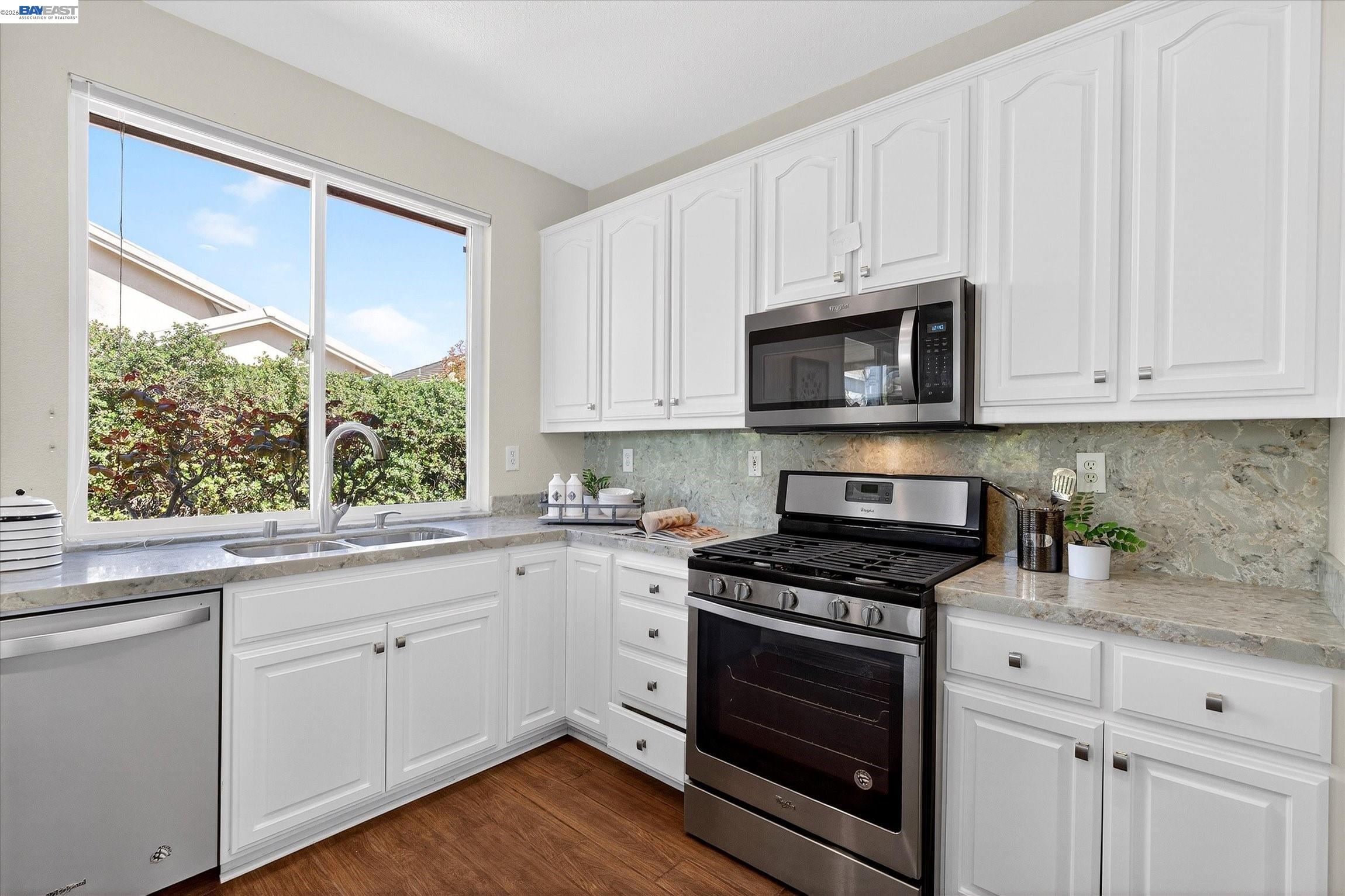 1606 Regent Dr