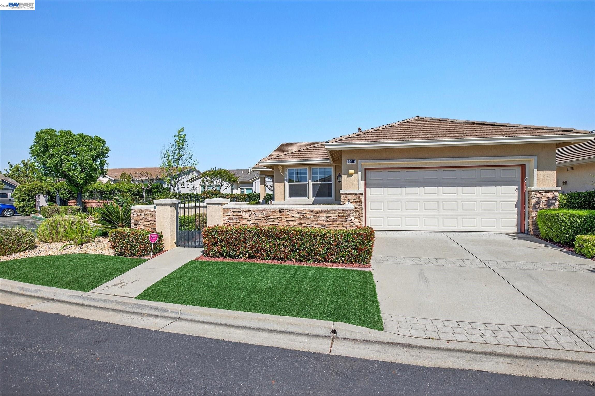 1606 Regent Dr