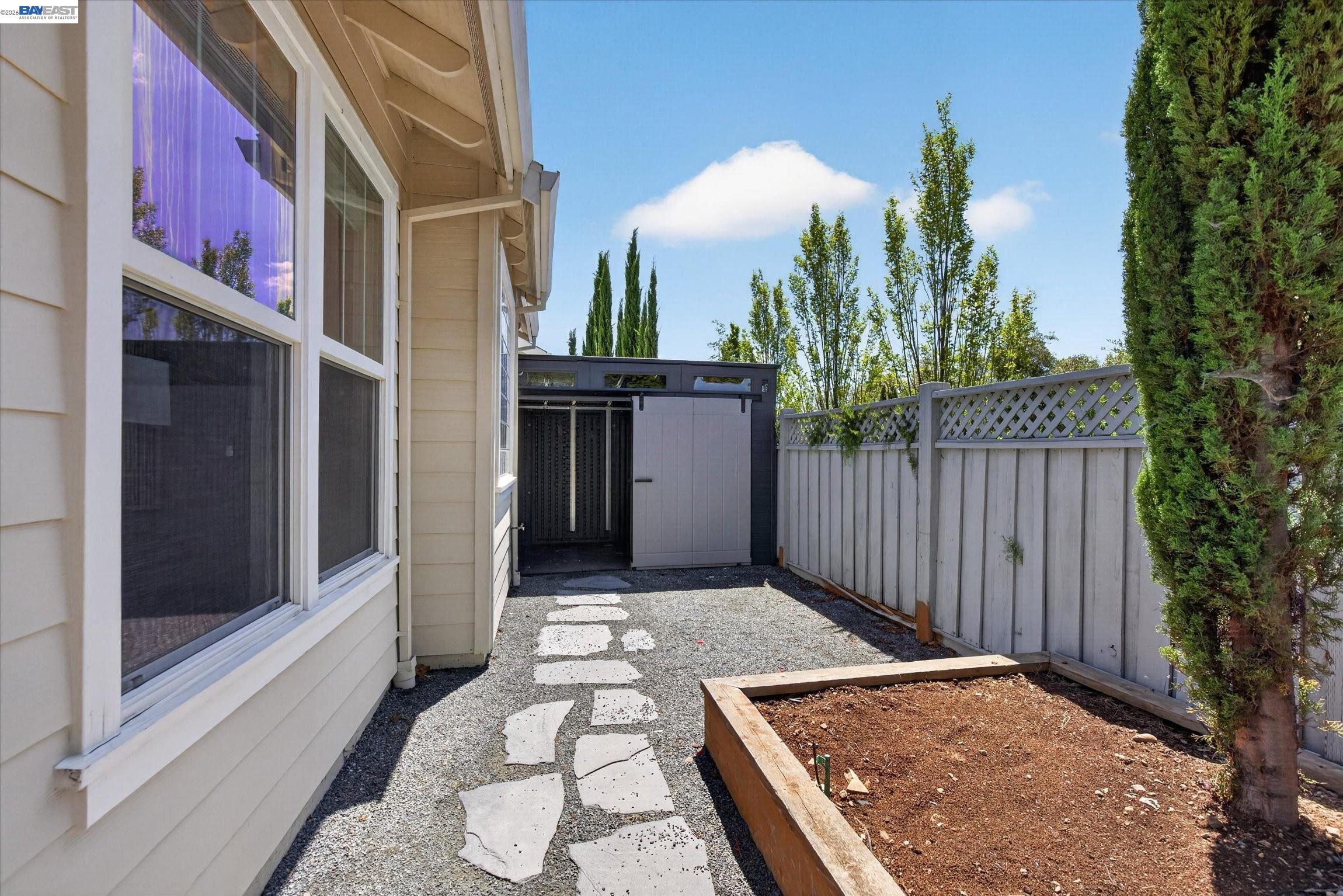 932 Hansen Rd