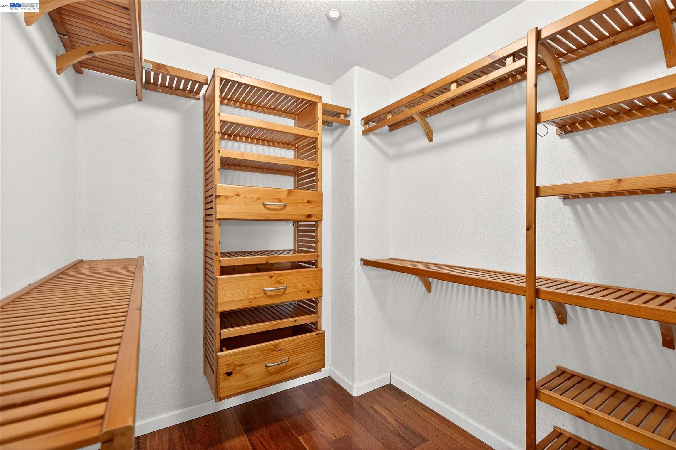 2038 Mulberry Cmn