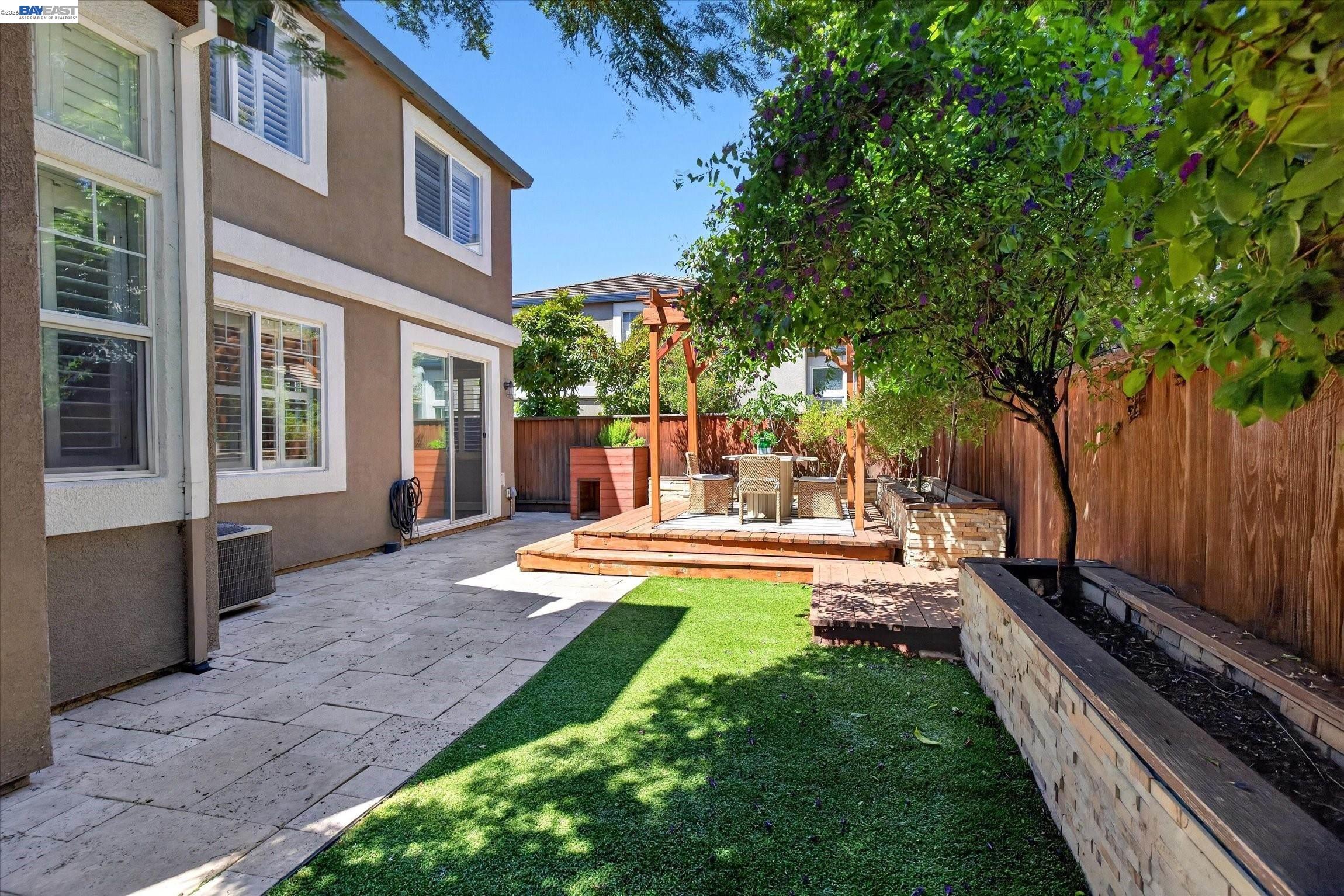 2038 Mulberry Cmn