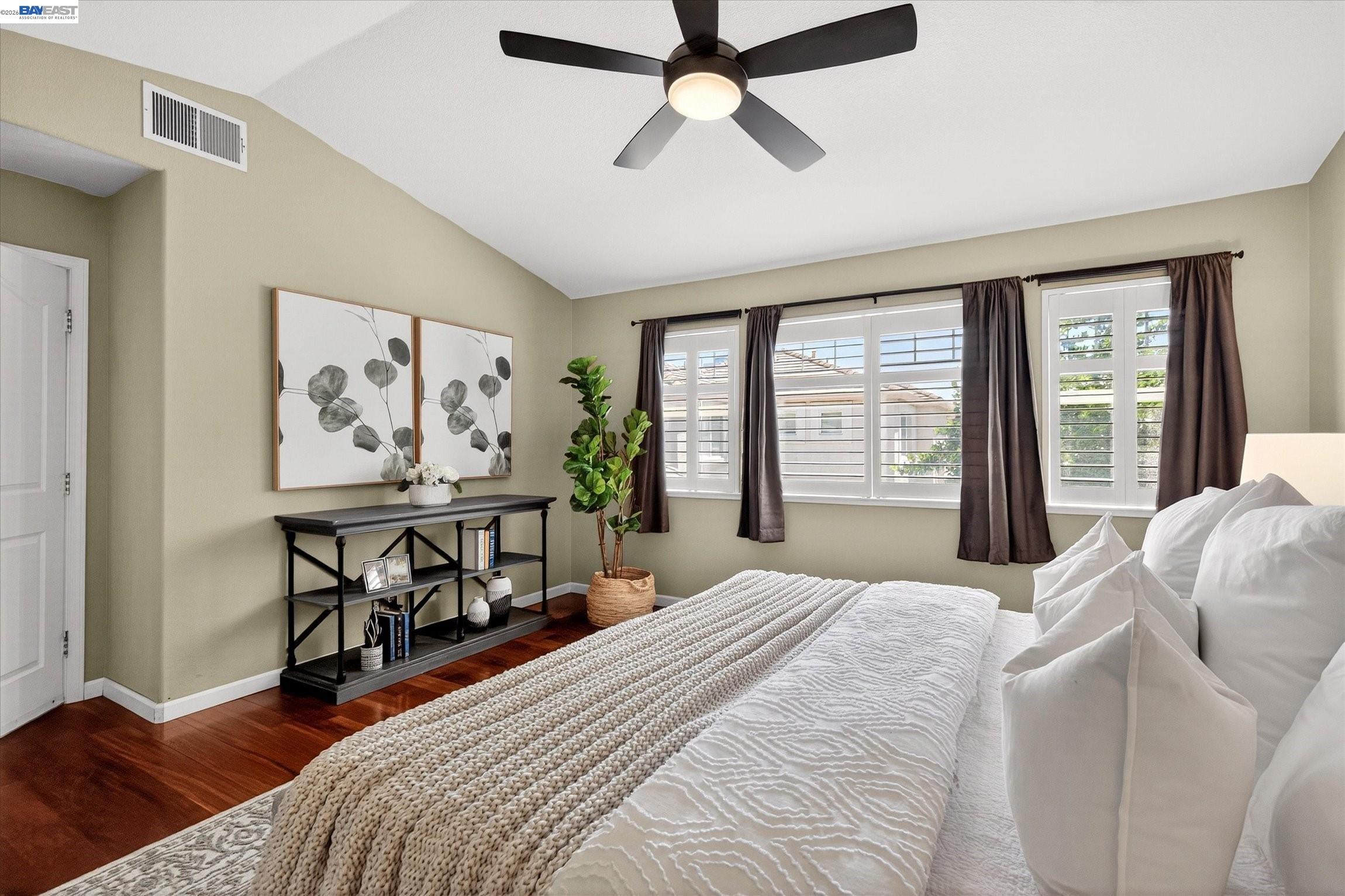 2038 Mulberry Cmn
