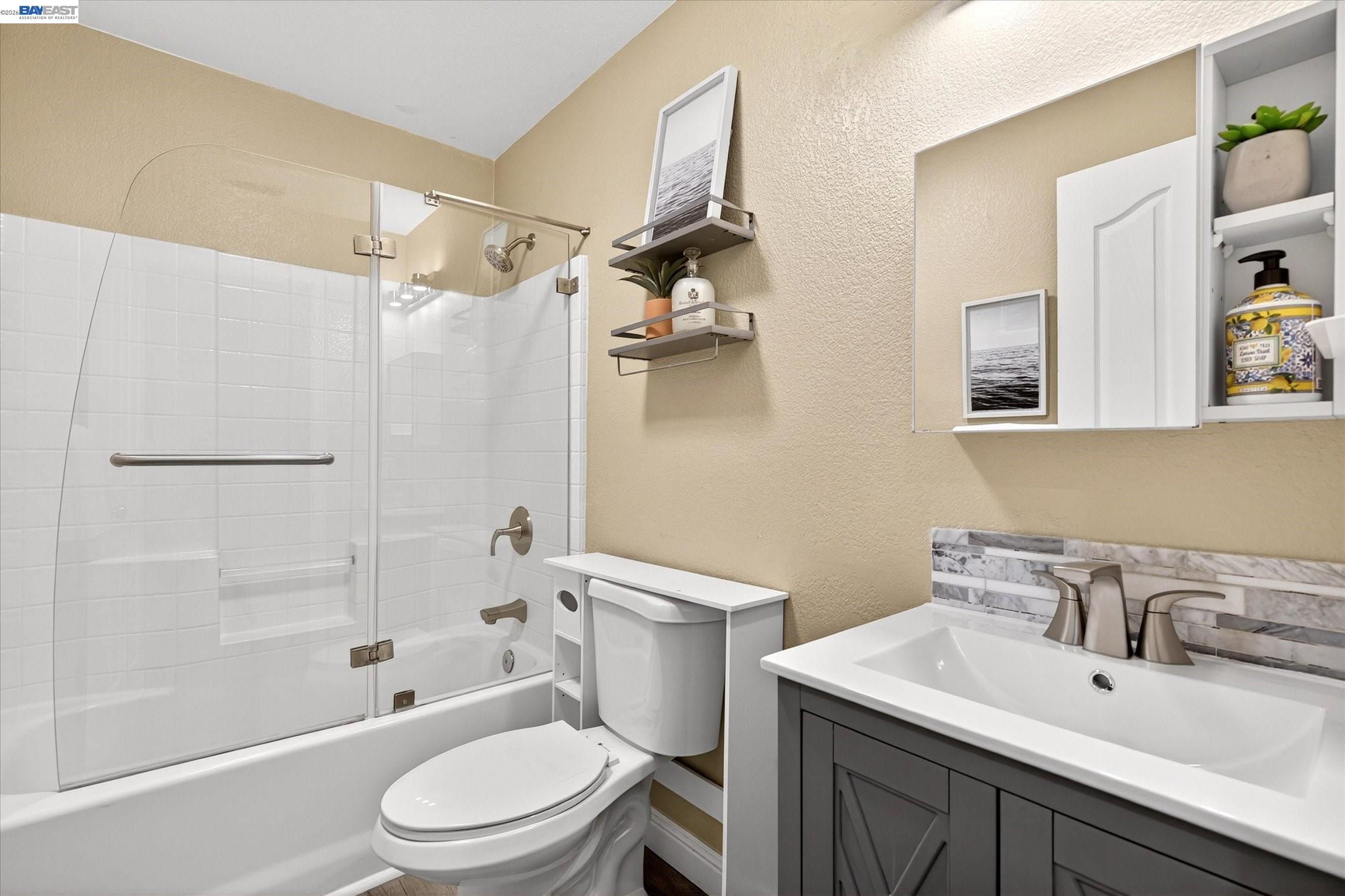 2038 Mulberry Cmn