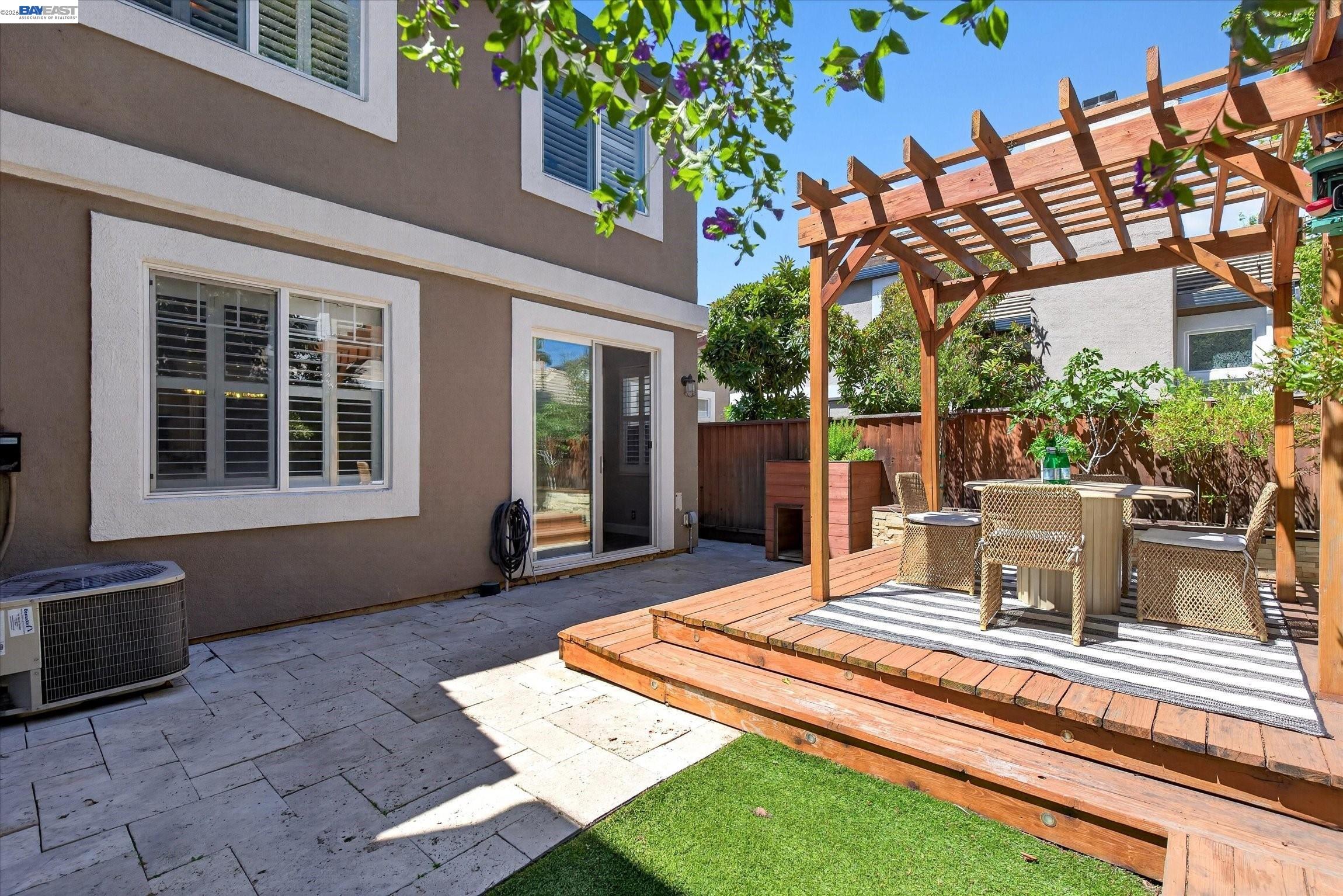 2038 Mulberry Cmn