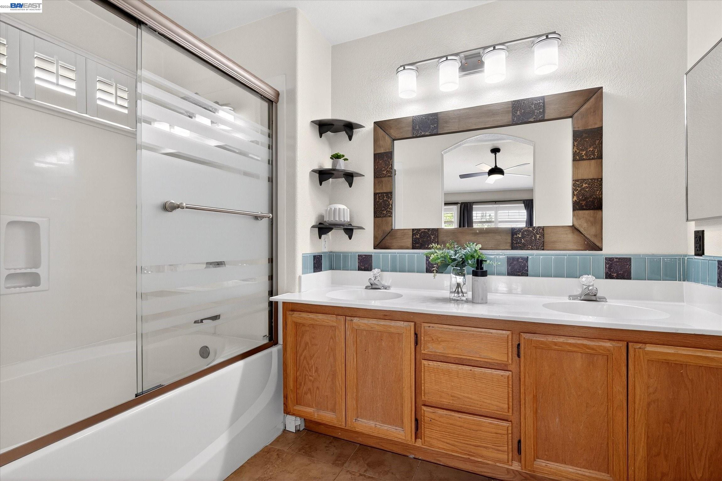2038 Mulberry Cmn