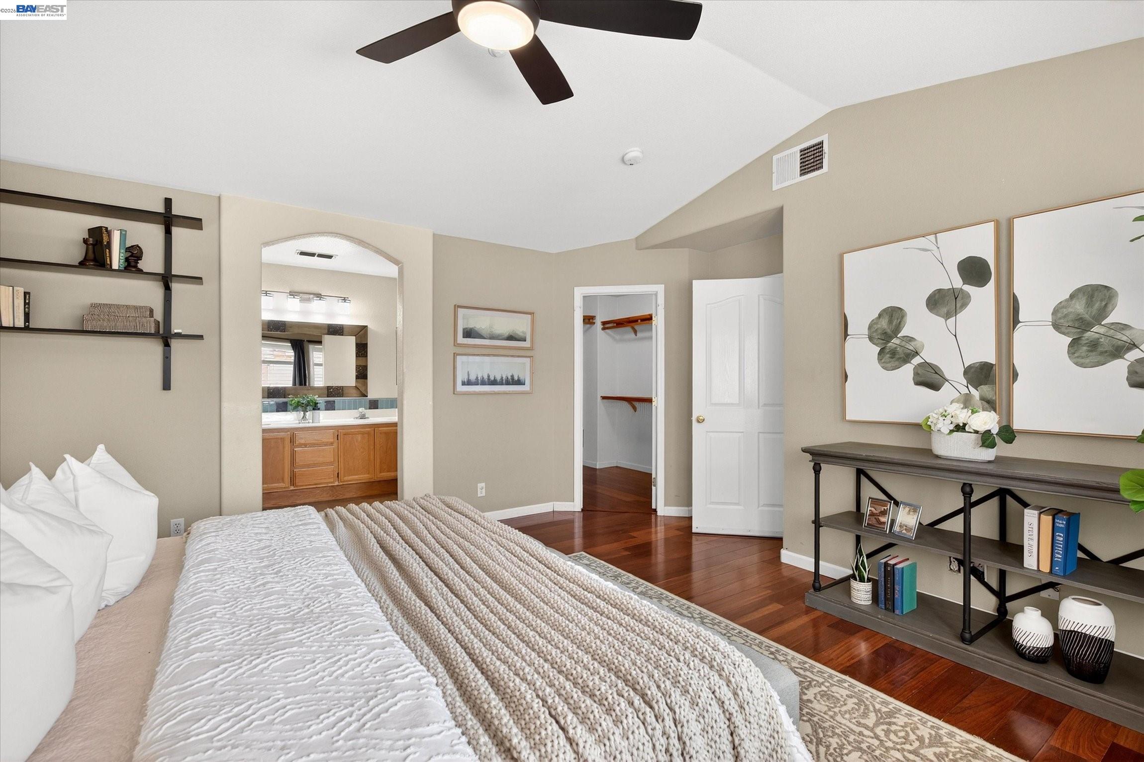 2038 Mulberry Cmn