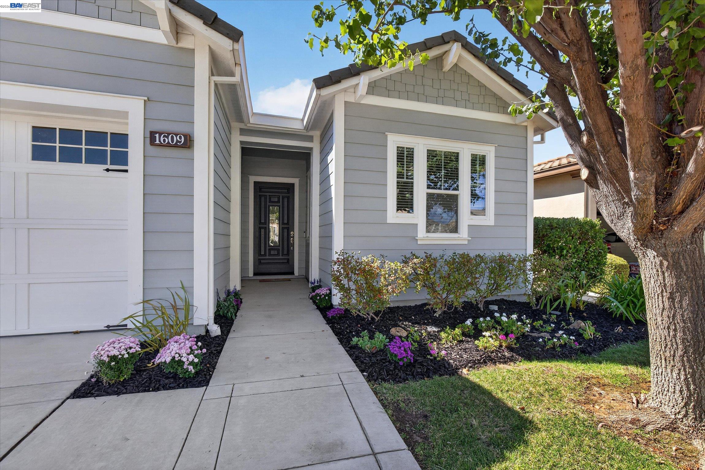 1609 Zinfandel Dr