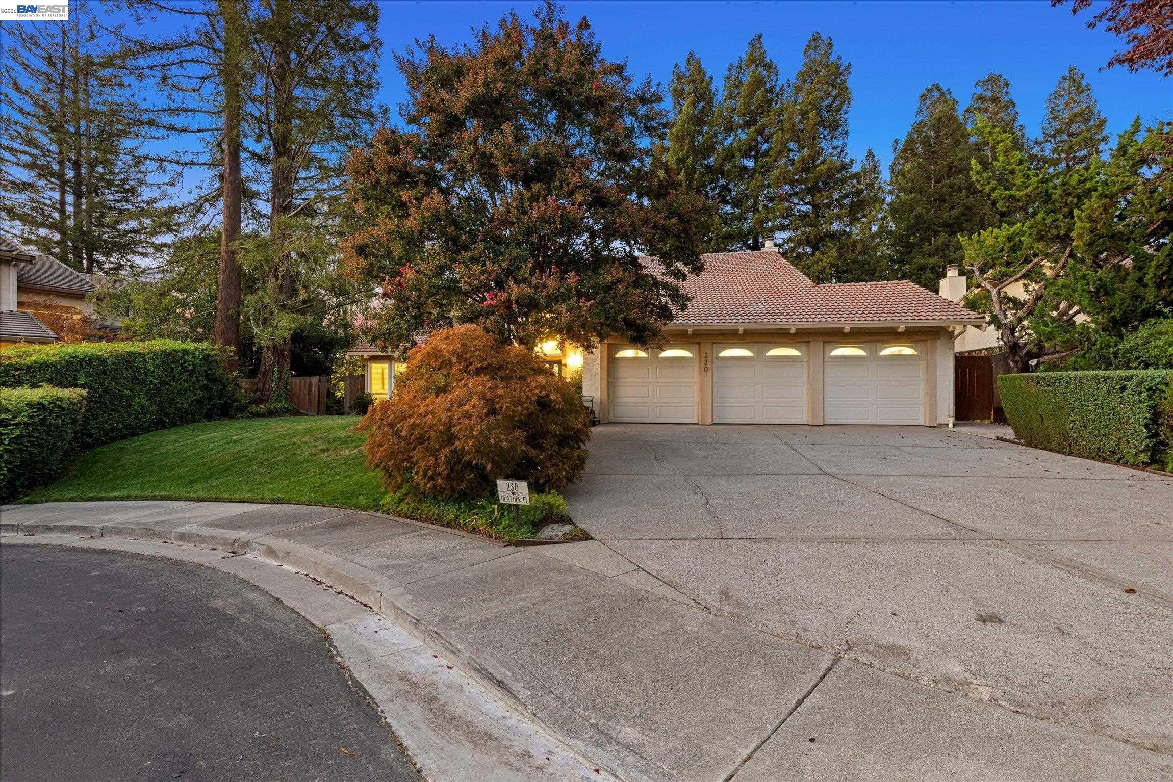 230 Heather Pl