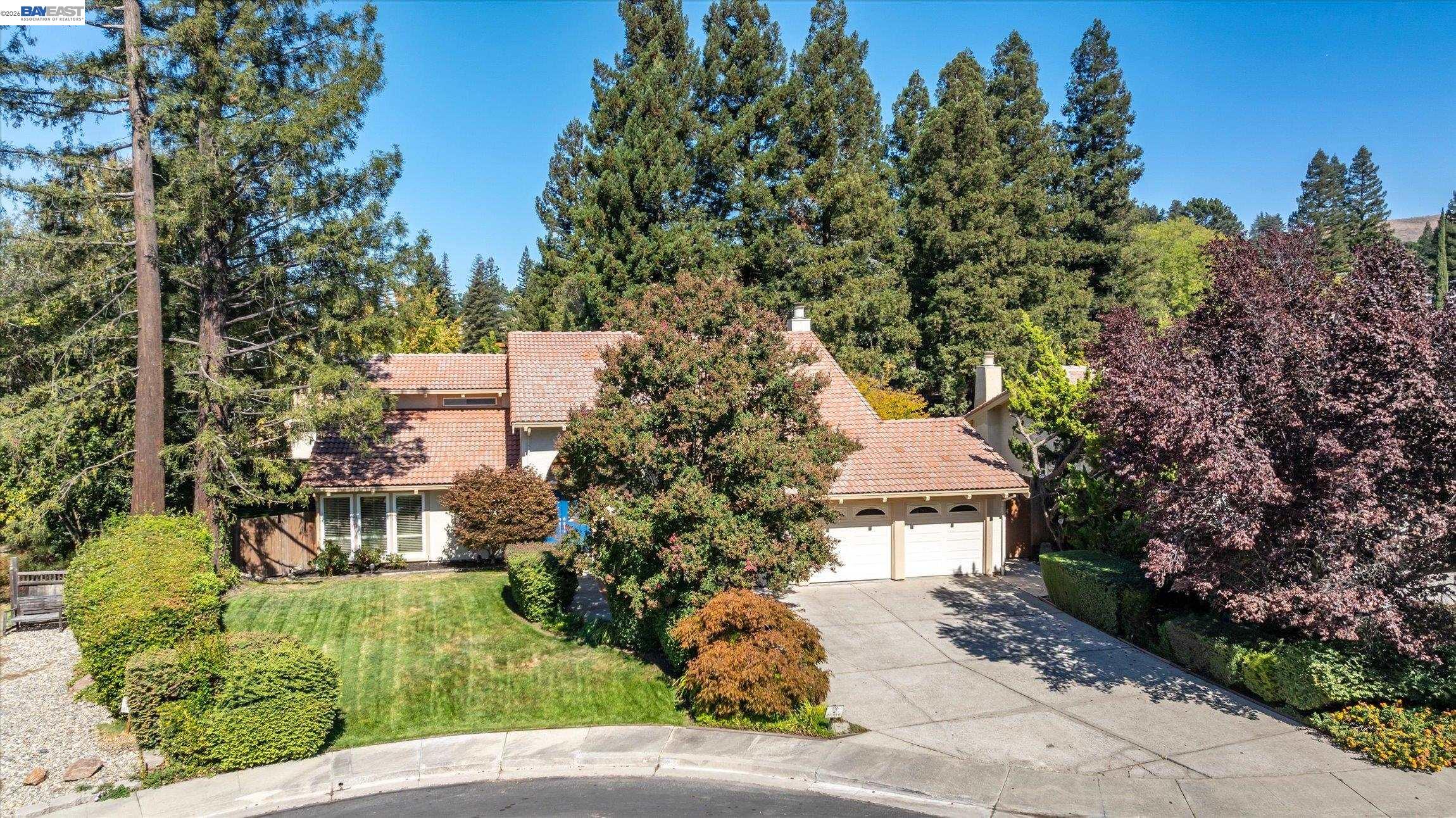 230 Heather Pl