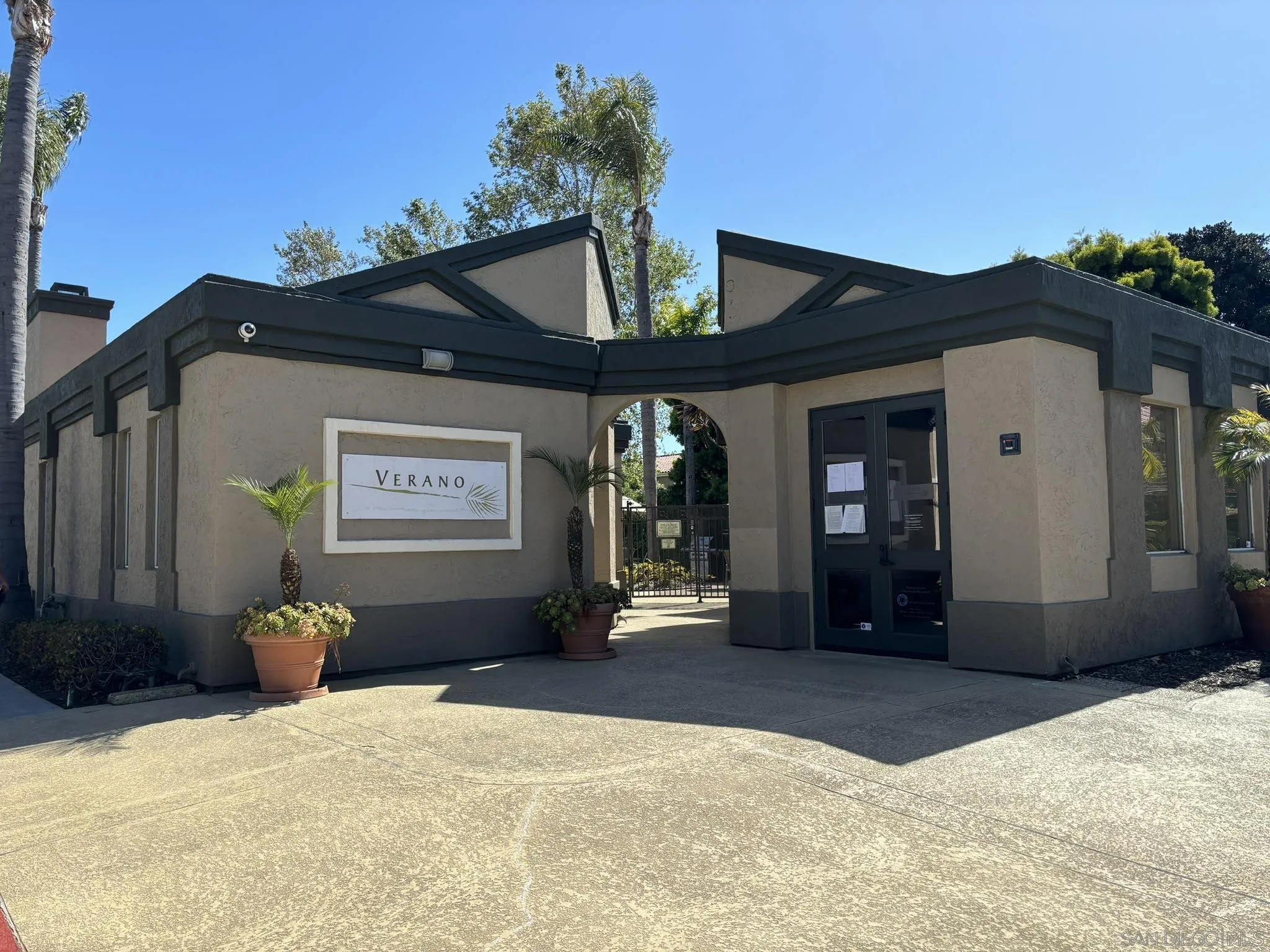 7565 Charmant Dr Unit 504