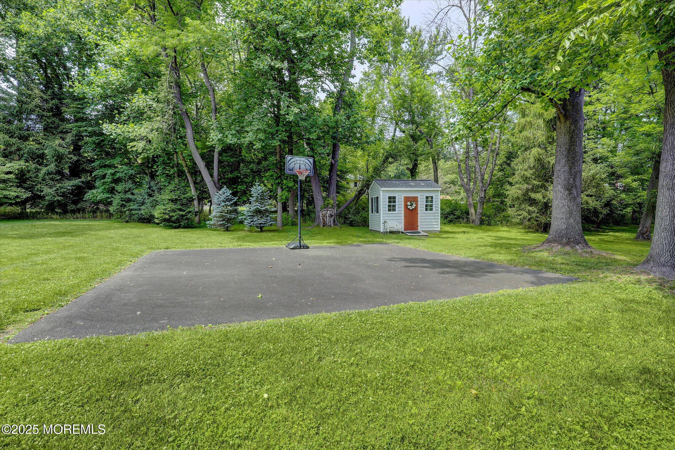 18 Algonquin Road