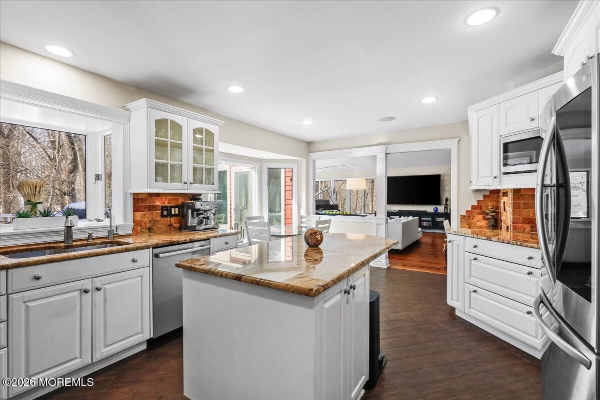 6 Twin Brooks Court