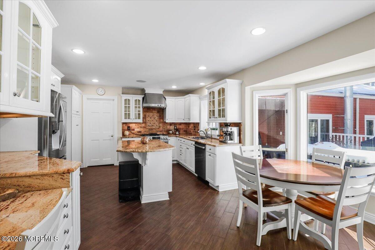 6 Twin Brooks Court