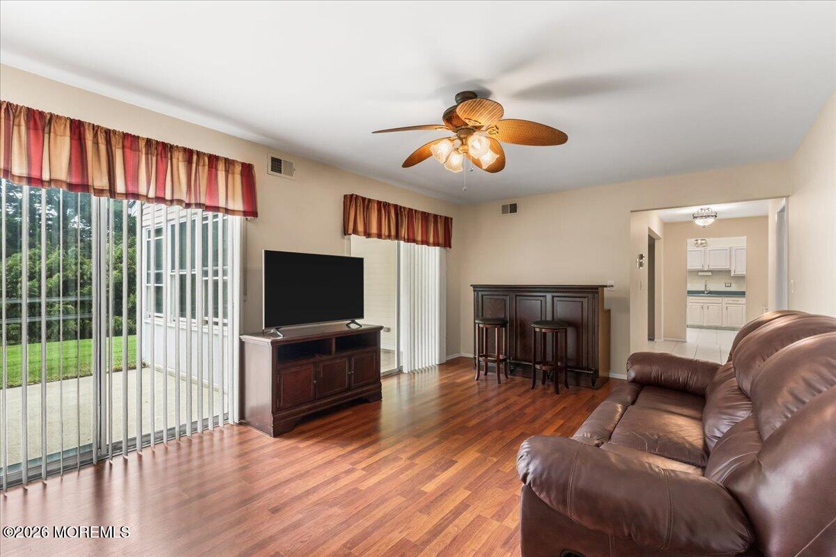 122 Maplecrest Drive W
