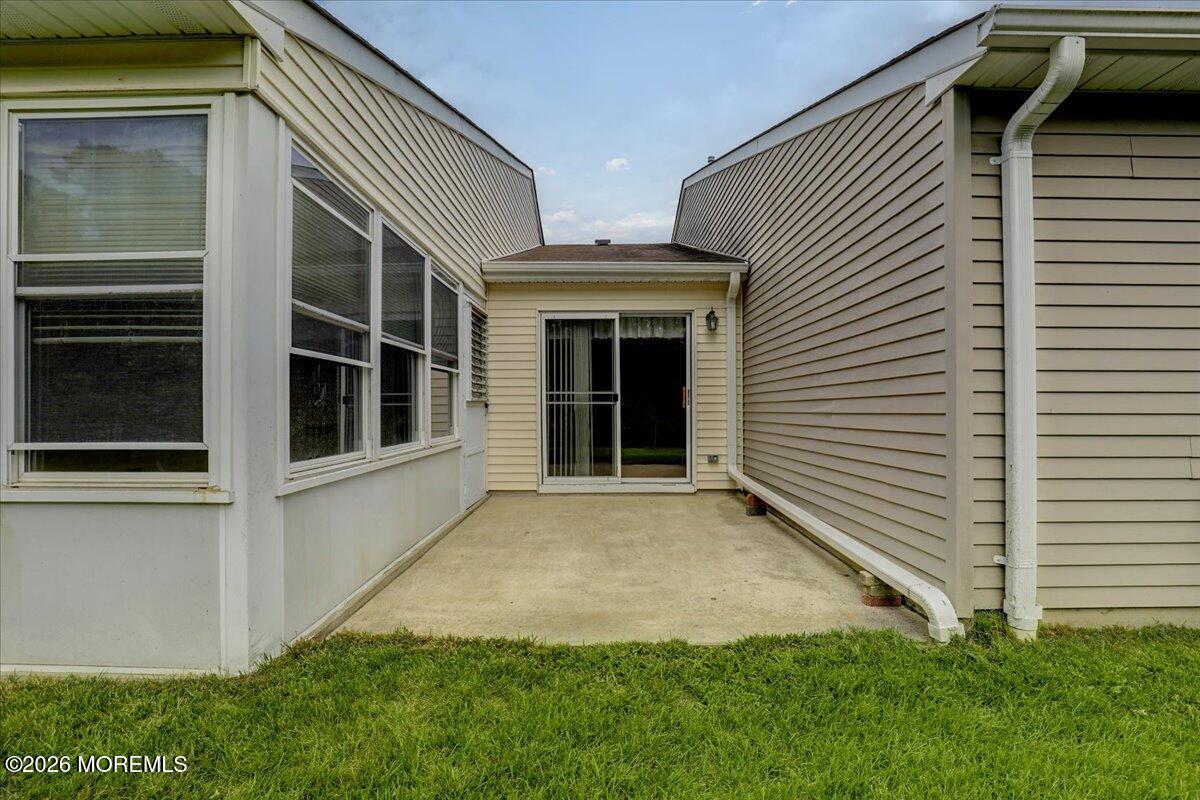 122 Maplecrest Drive W