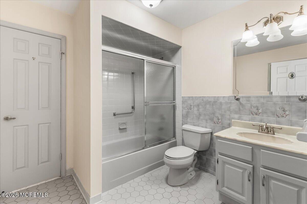 122 Maplecrest Drive W