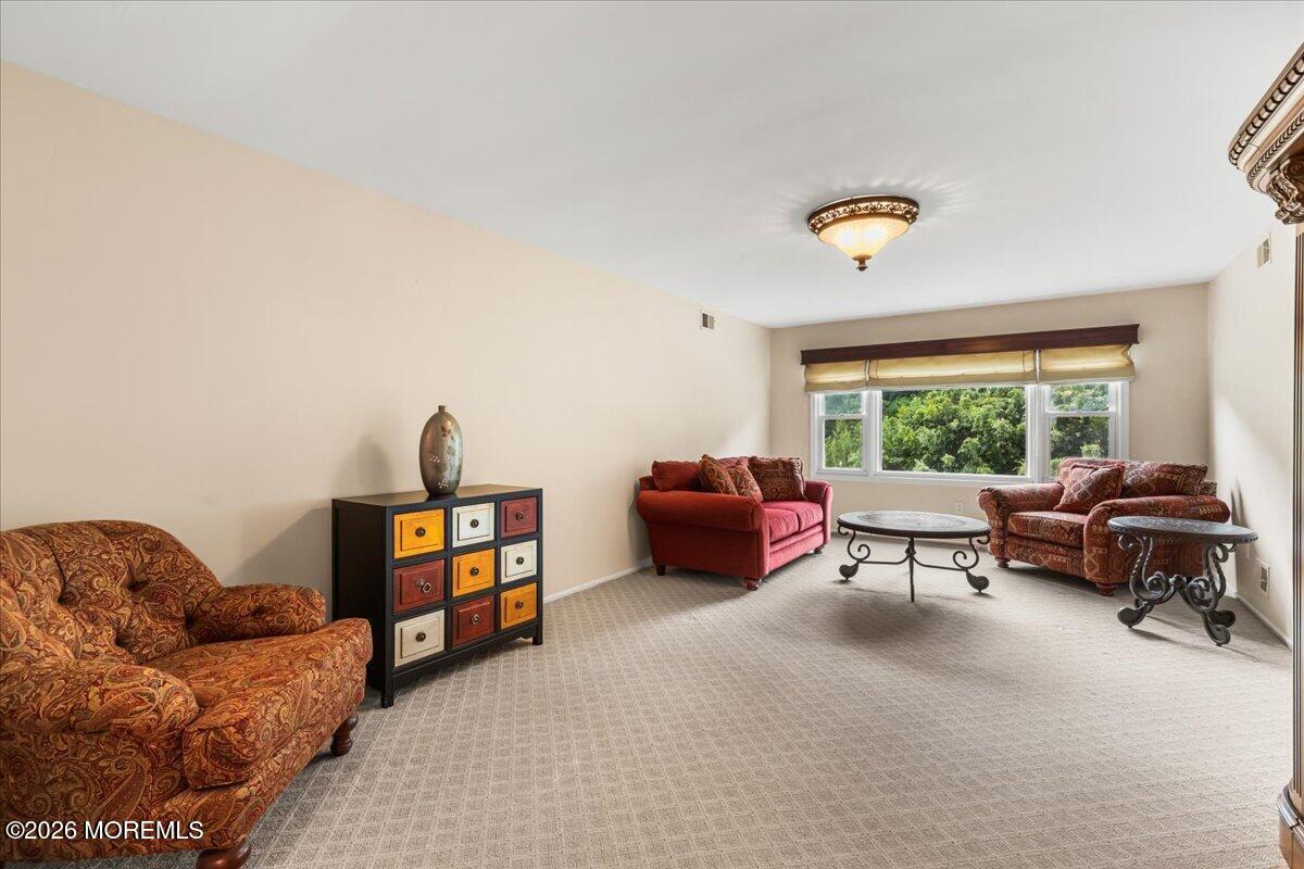 122 Maplecrest Drive W