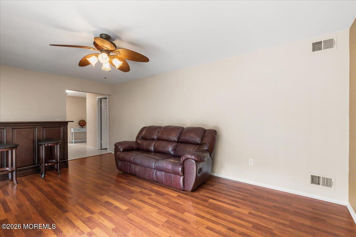 122 Maplecrest Drive W