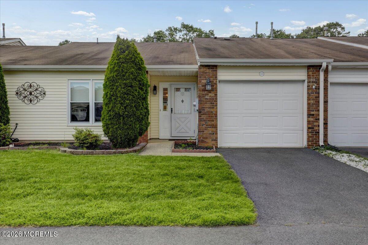 122 Maplecrest Drive W