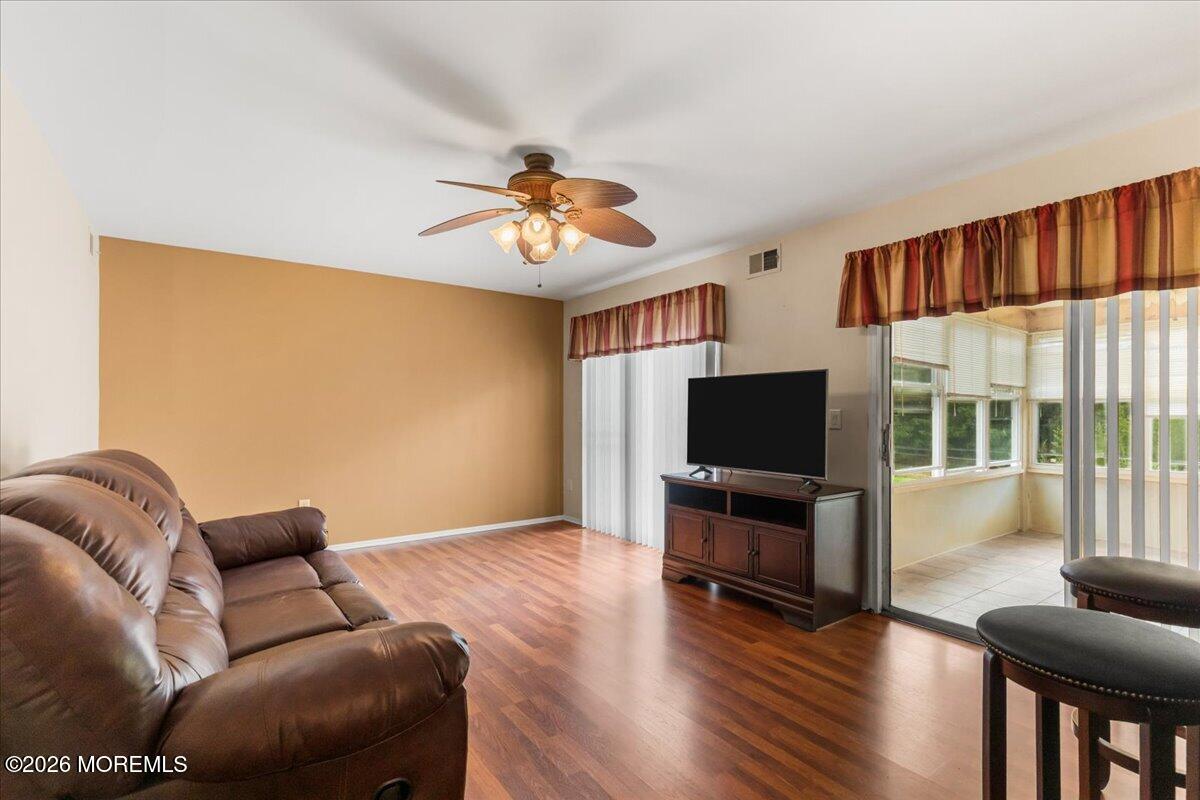 122 Maplecrest Drive W