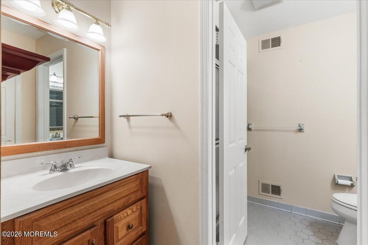 122 Maplecrest Drive W