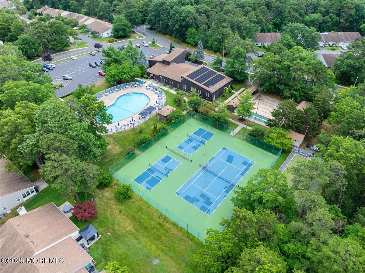 122 Maplecrest Drive W