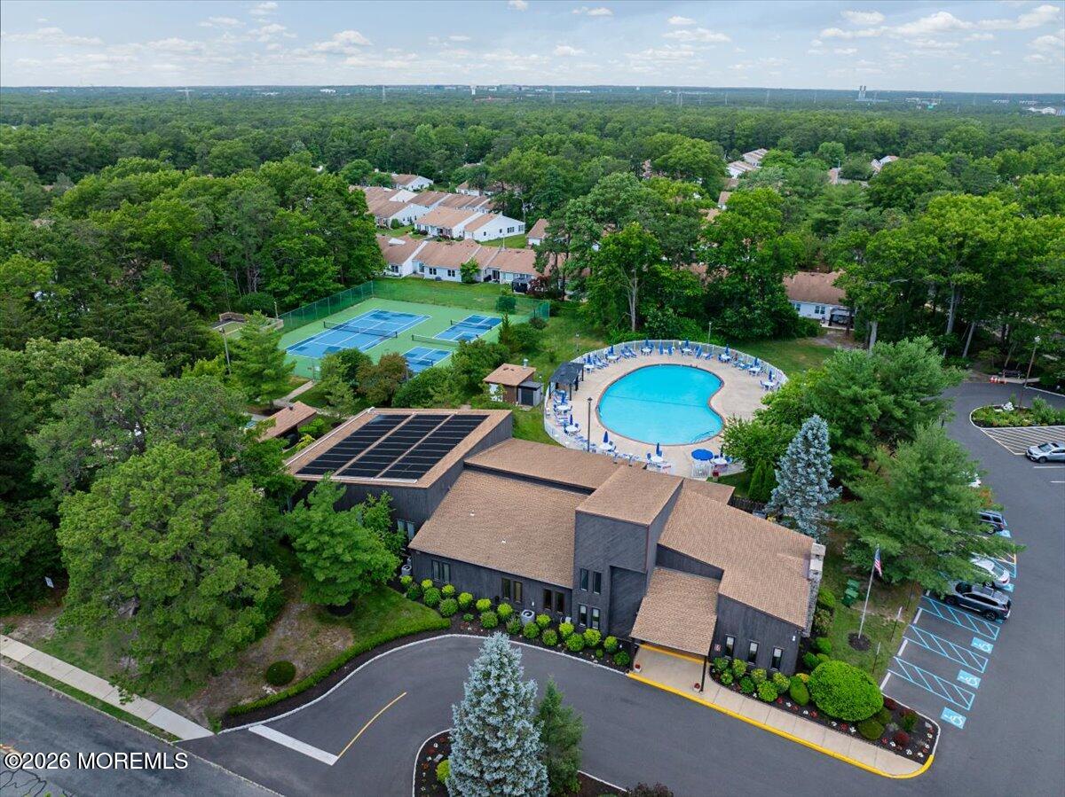 122 Maplecrest Drive W