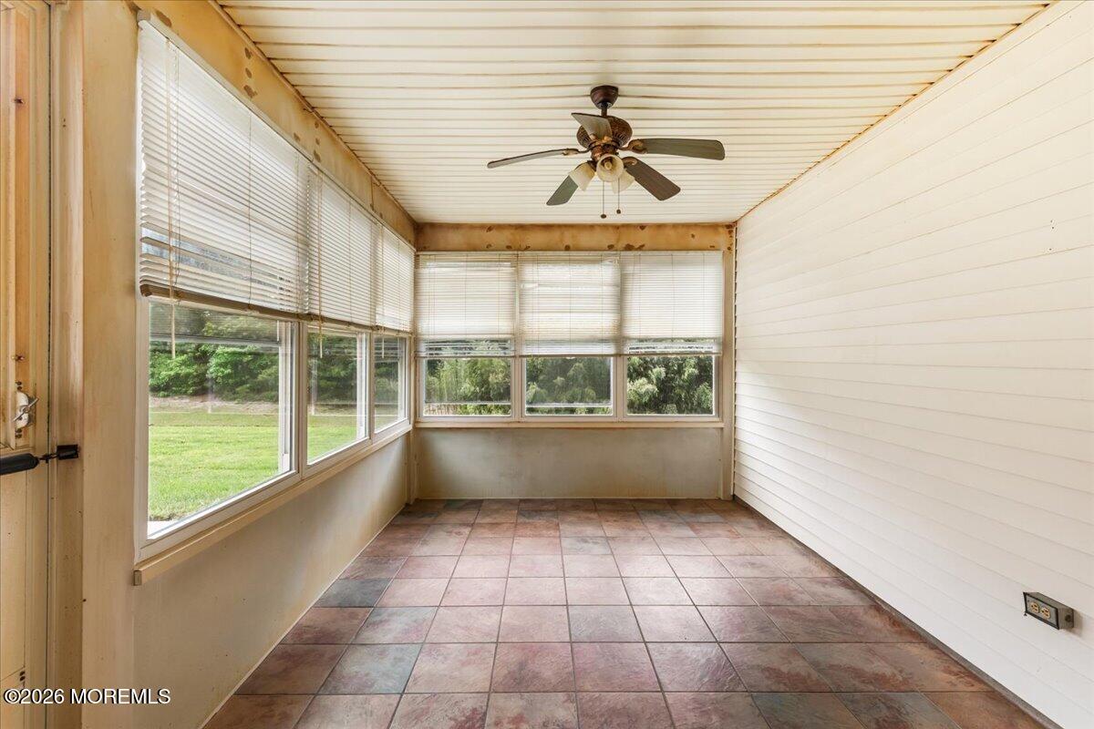 122 Maplecrest Drive W