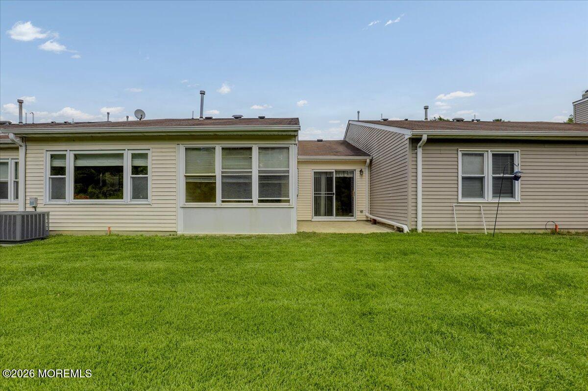 122 Maplecrest Drive W